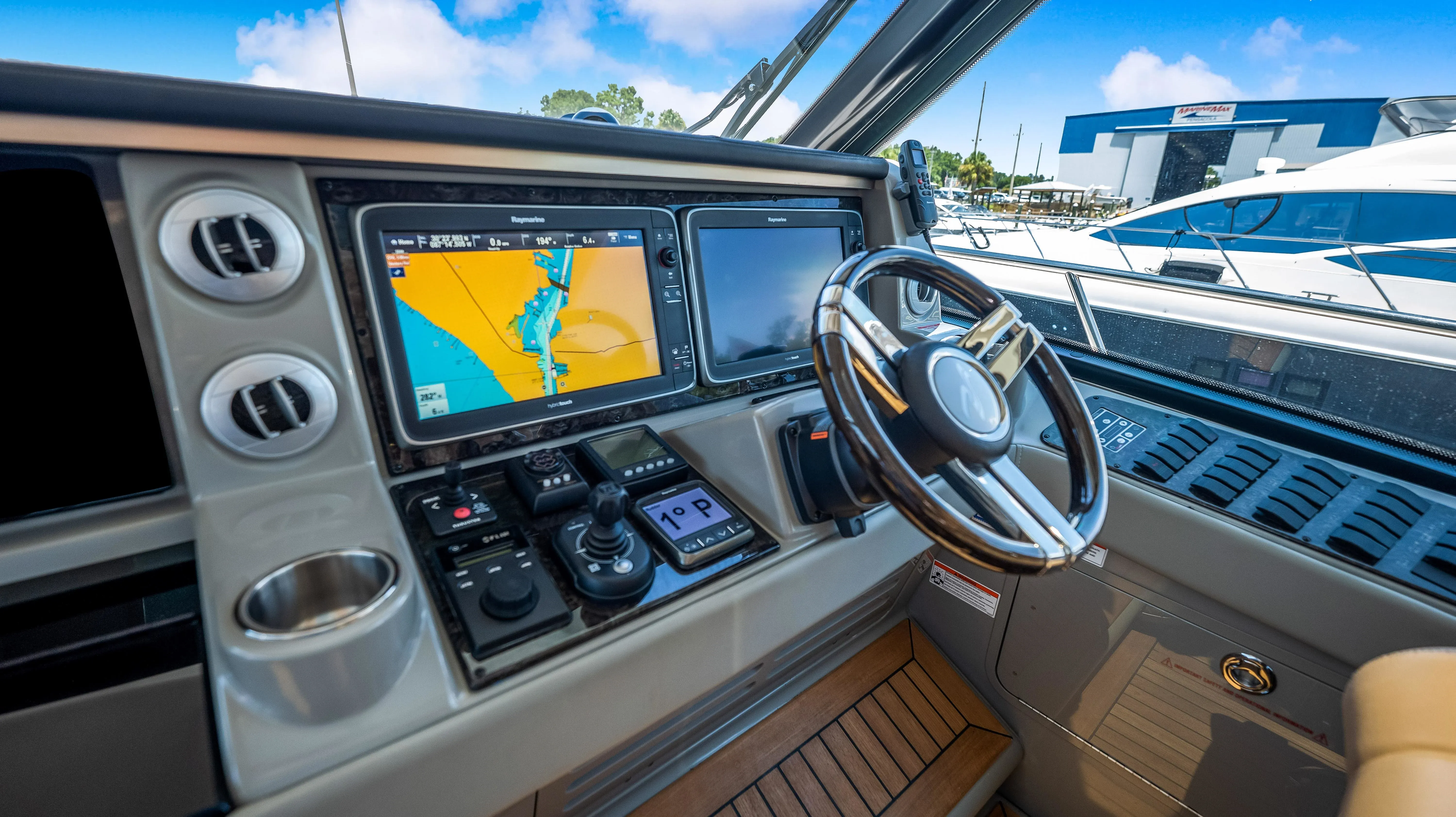 2013 Sea Ray 610 SUNDANCER Image Thumbnail #65