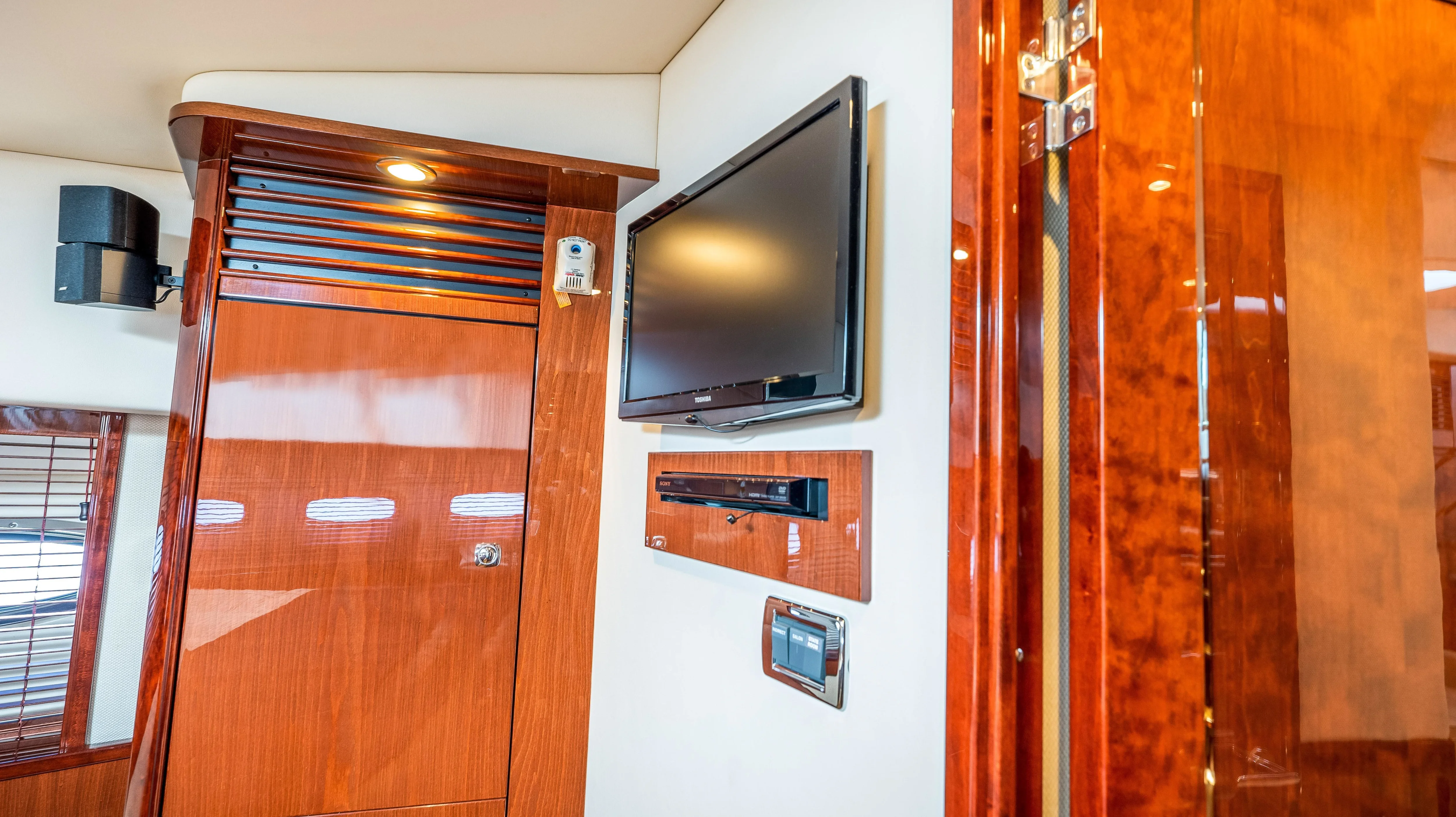 2013 Sea Ray
                                                             610 SUNDANCER Image Thumbnail #80