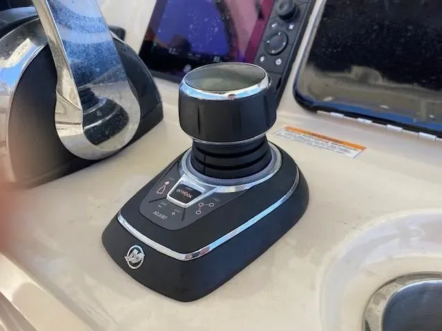 2019 Boston Whaler 330 Outrage Image Thumbnail #18