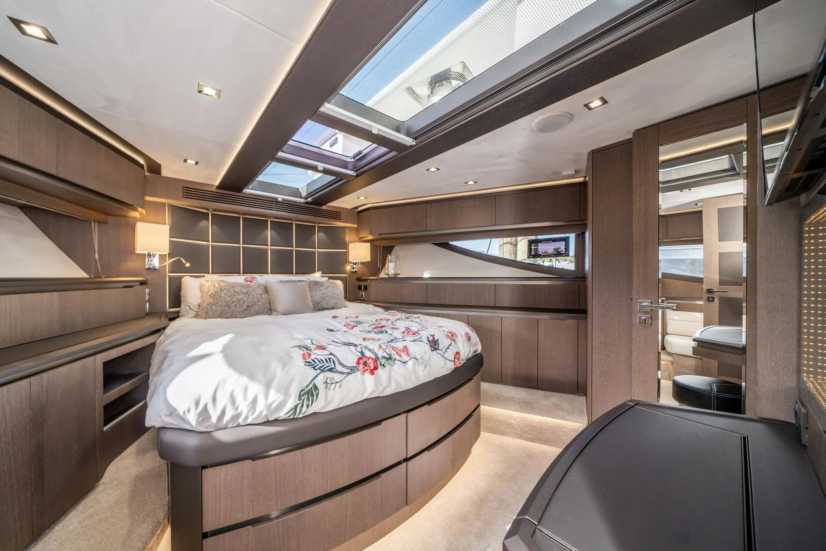 2019 Galeon
                                                             640 FLY Image Thumbnail #13