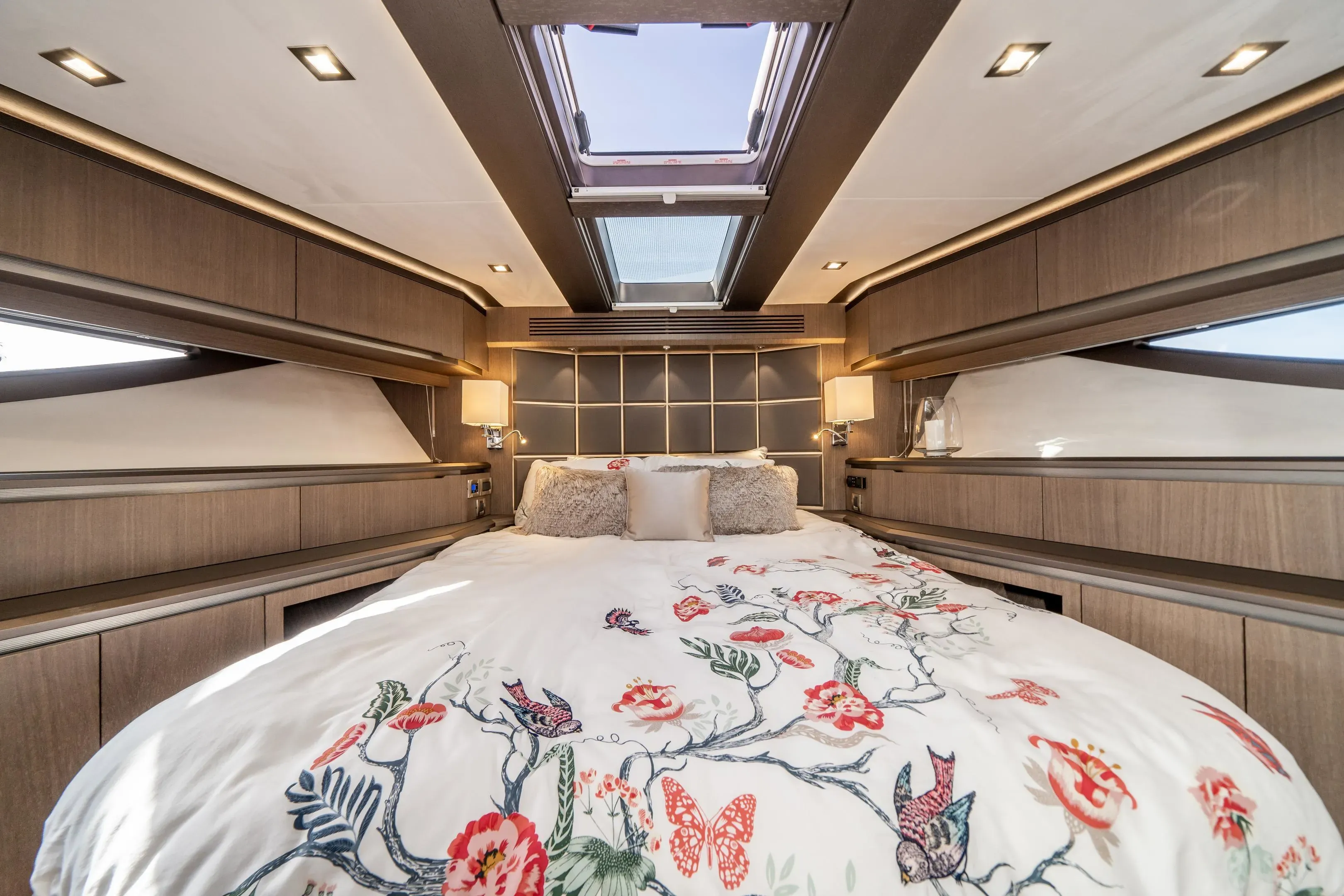 2019 Galeon
                                                             640 FLY Image Thumbnail #14