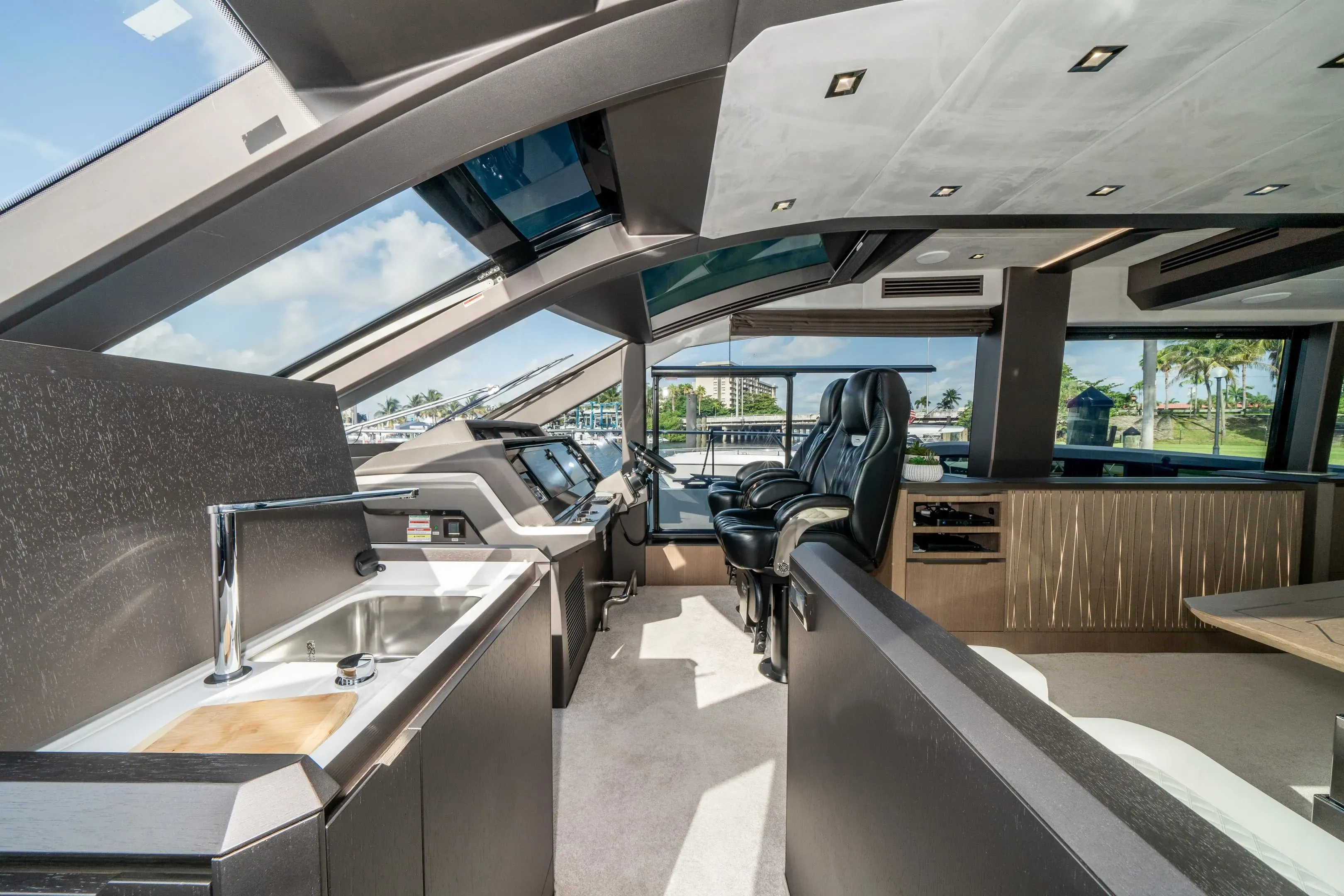 2019 Galeon
                                                             640 FLY Image Thumbnail #19