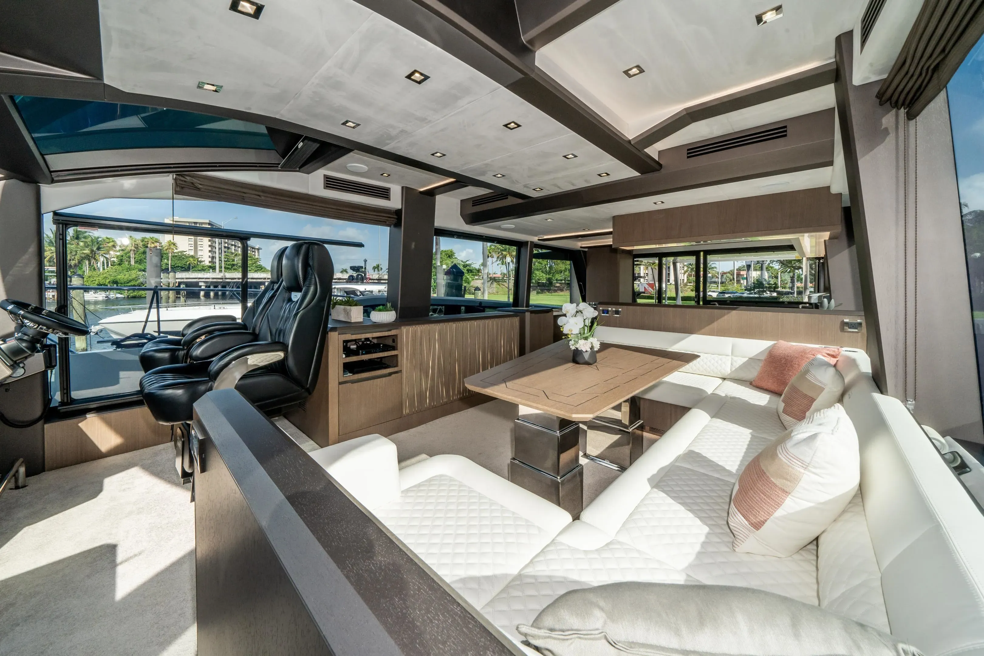 2019 Galeon
                                                             640 FLY Image Thumbnail #22