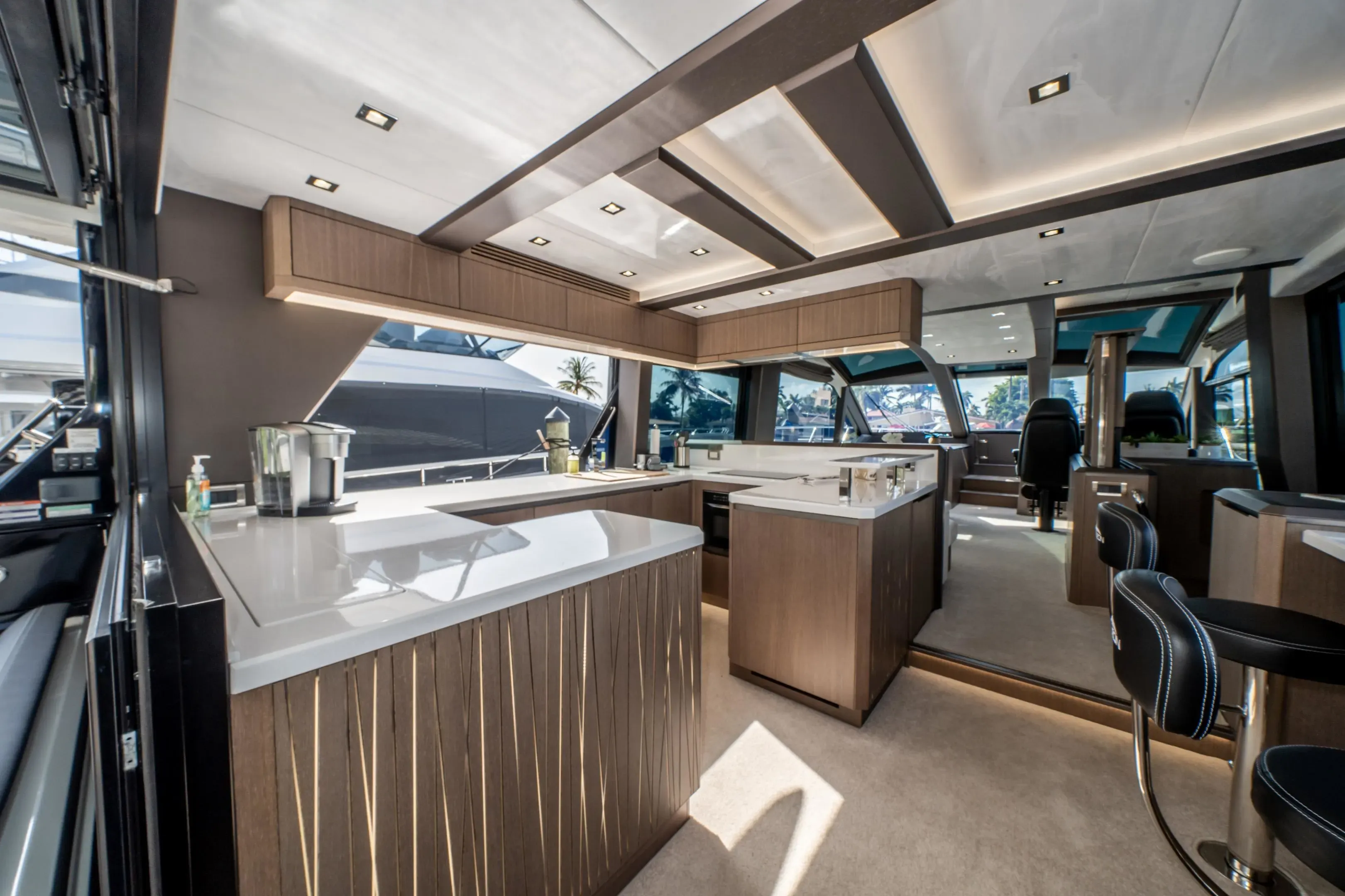 2019 Galeon
                                                             640 FLY Image Thumbnail #32
