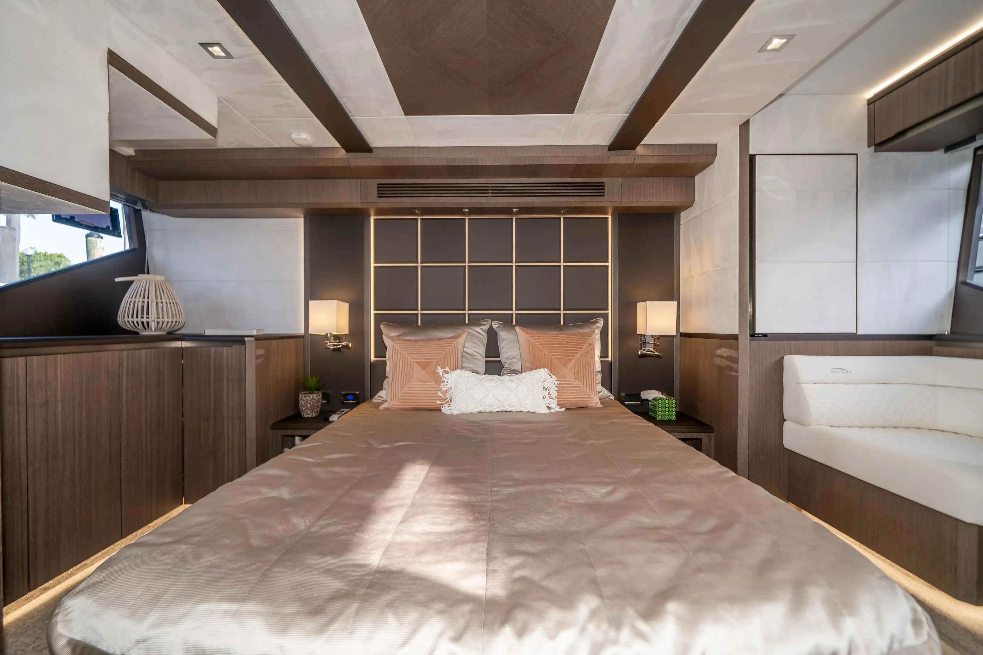 2019 Galeon
                                                             640 FLY Image Thumbnail #4