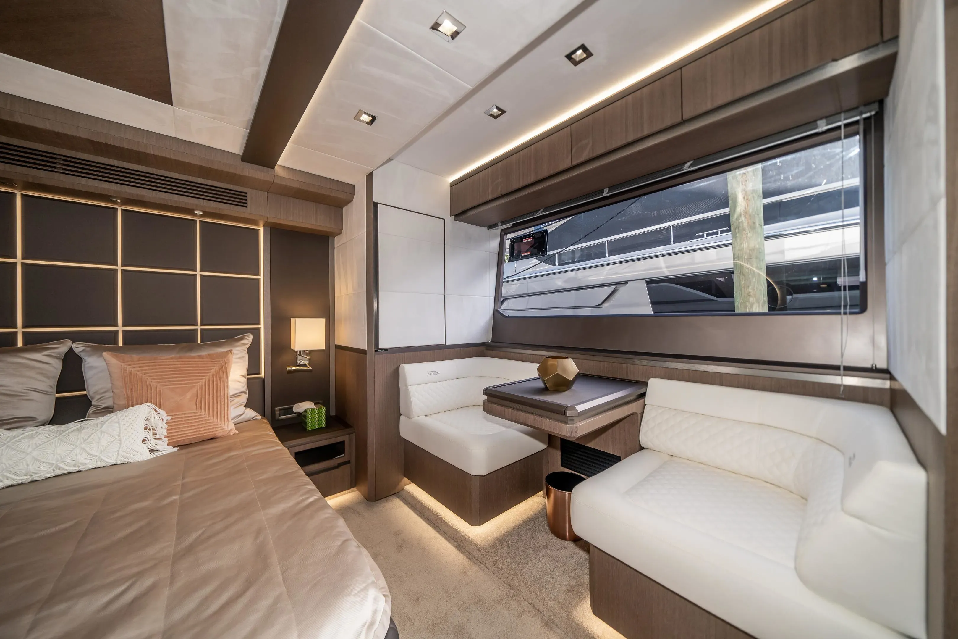 2019 Galeon
                                                             640 FLY Image Thumbnail #5