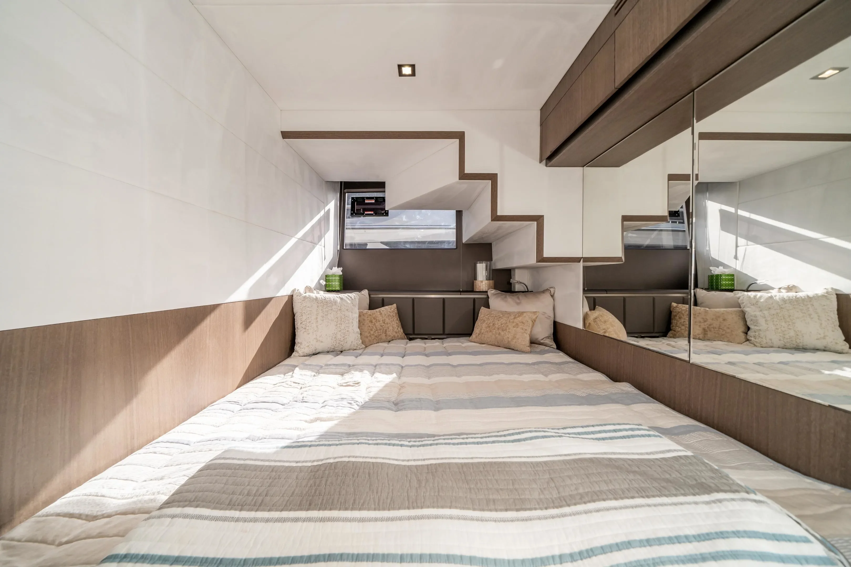 2019 Galeon
                                                             640 FLY Image Thumbnail #10