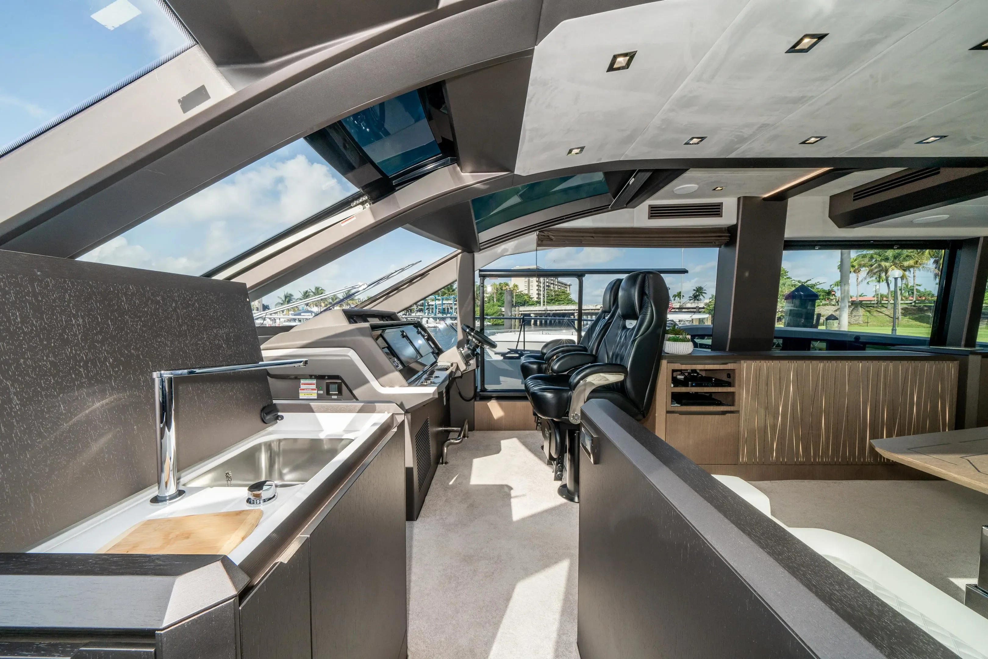 2019 Galeon
                                                             640 FLY Image Thumbnail #19