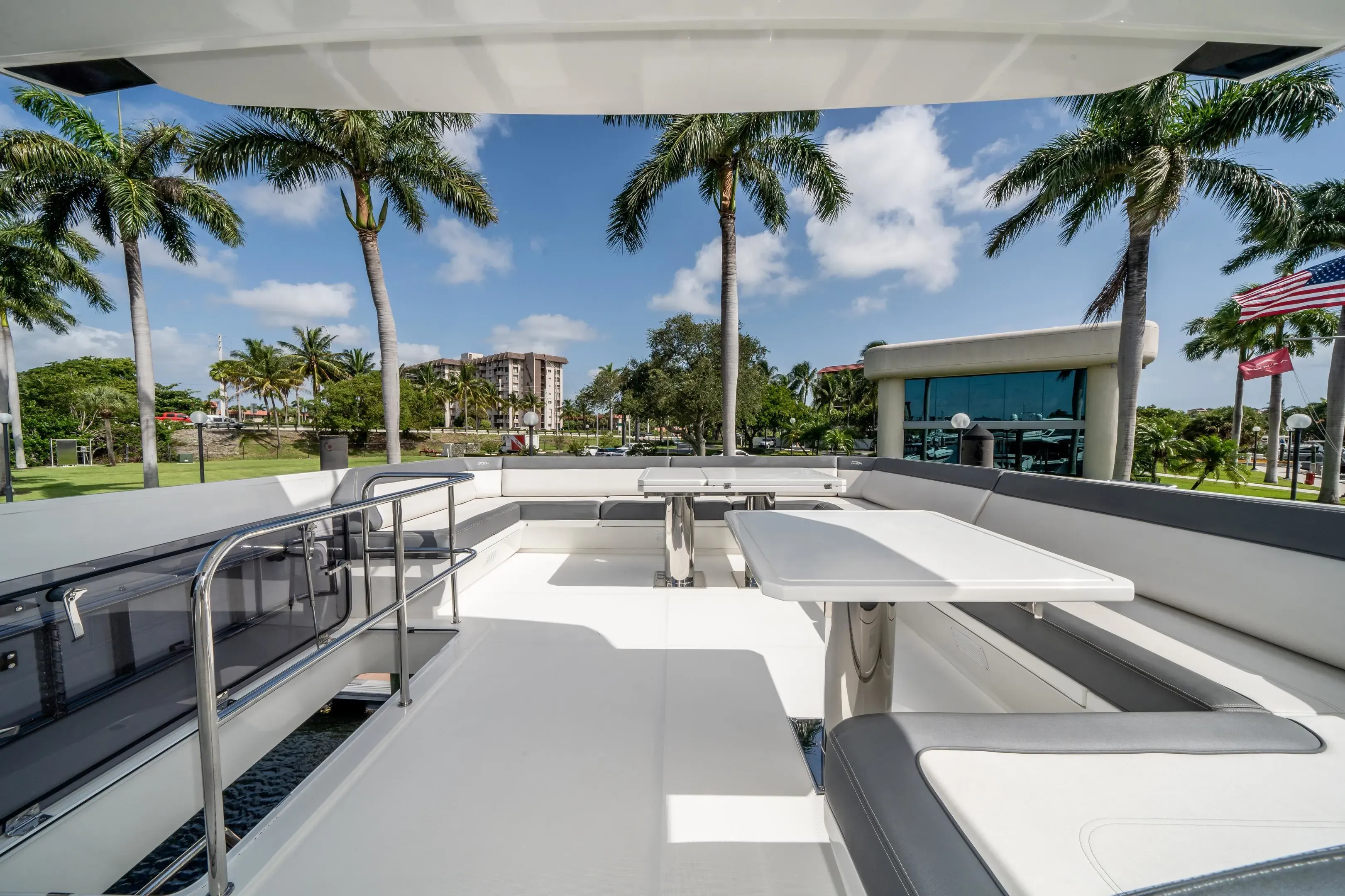 2019 Galeon
                                                             640 FLY Image Thumbnail #43