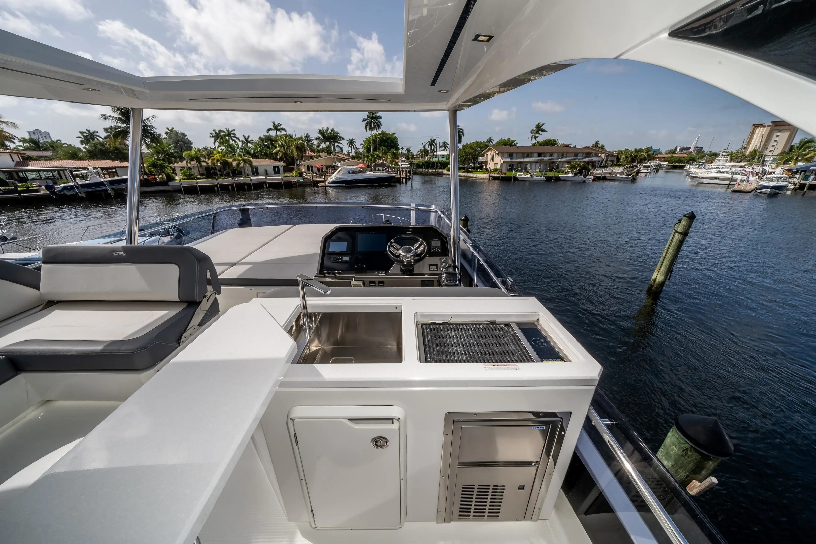 2019 Galeon
                                                             640 FLY Image Thumbnail #48