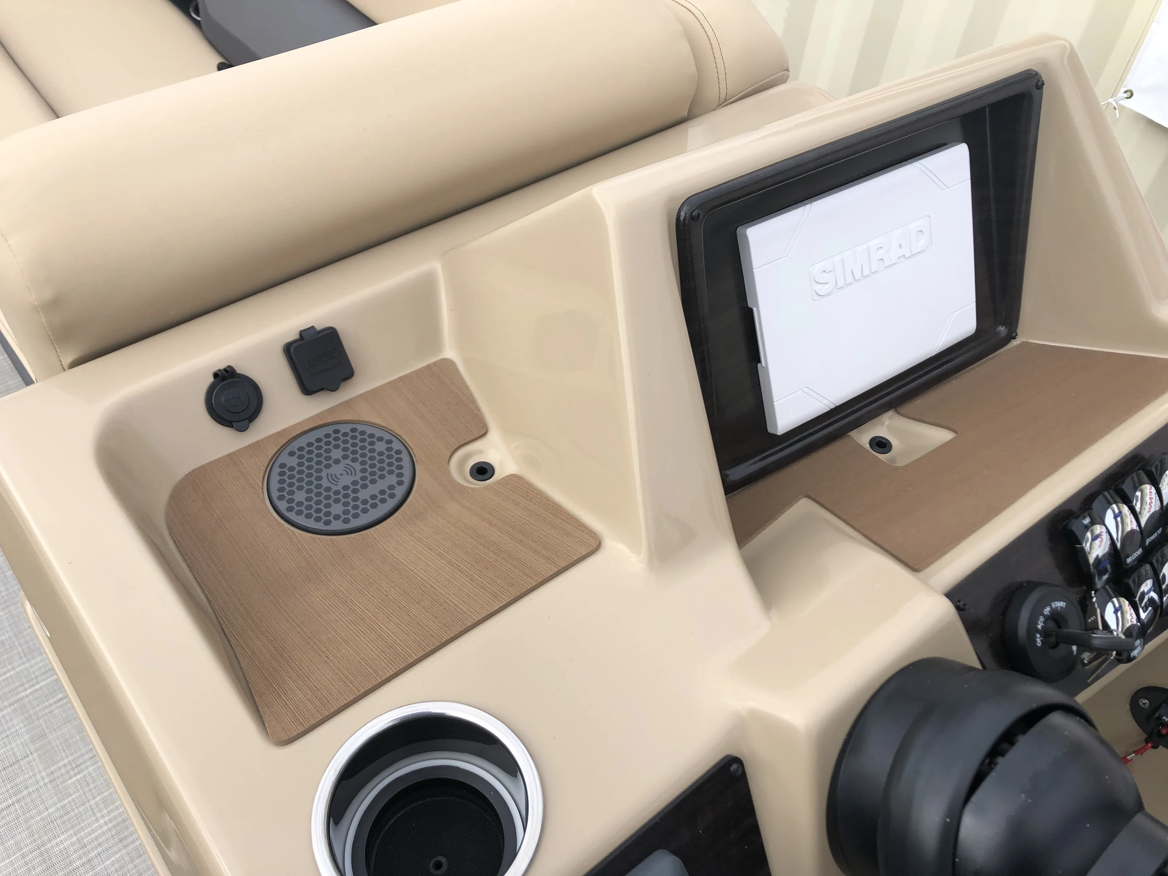 2023 Harris
                                                             Cruiser 230 Image Thumbnail #11