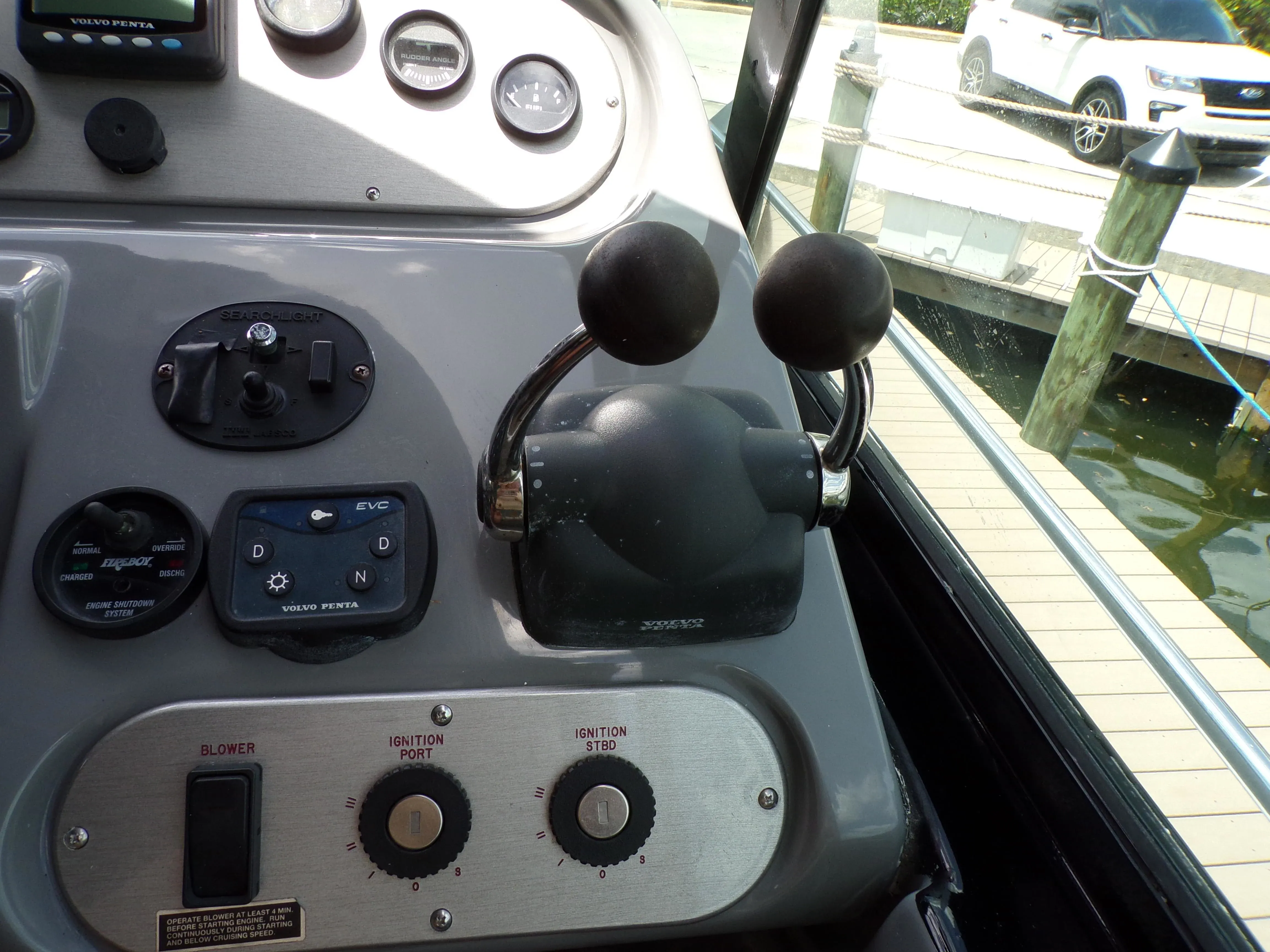 2005 Cruisers Yachts 370 EXPRESS Image Thumbnail #33