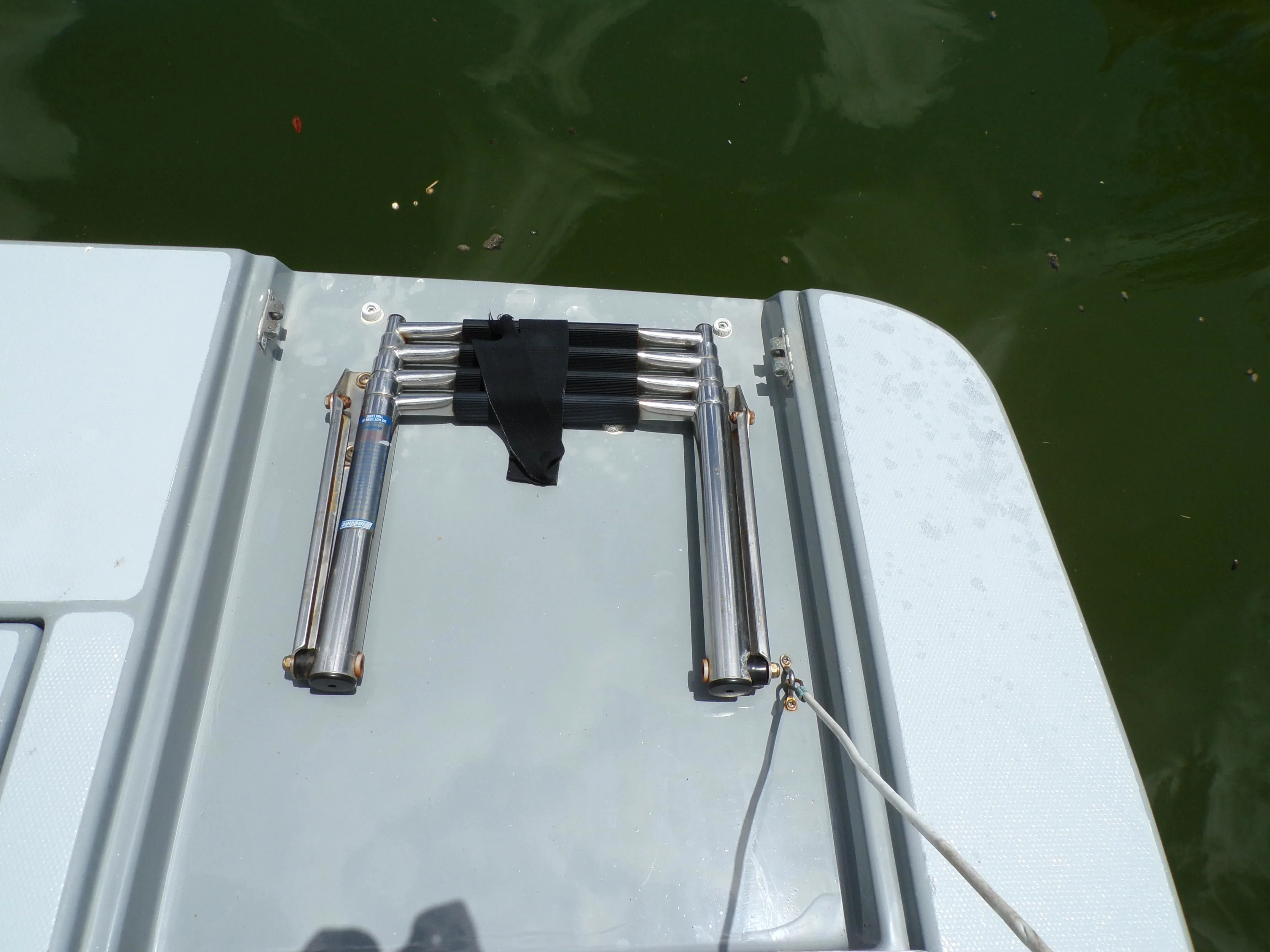 2005 Cruisers Yachts 370 EXPRESS Image Thumbnail #72