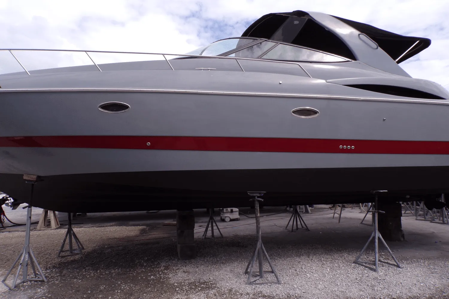 2005 Cruisers Yachts 370 EXPRESS Image Thumbnail #17