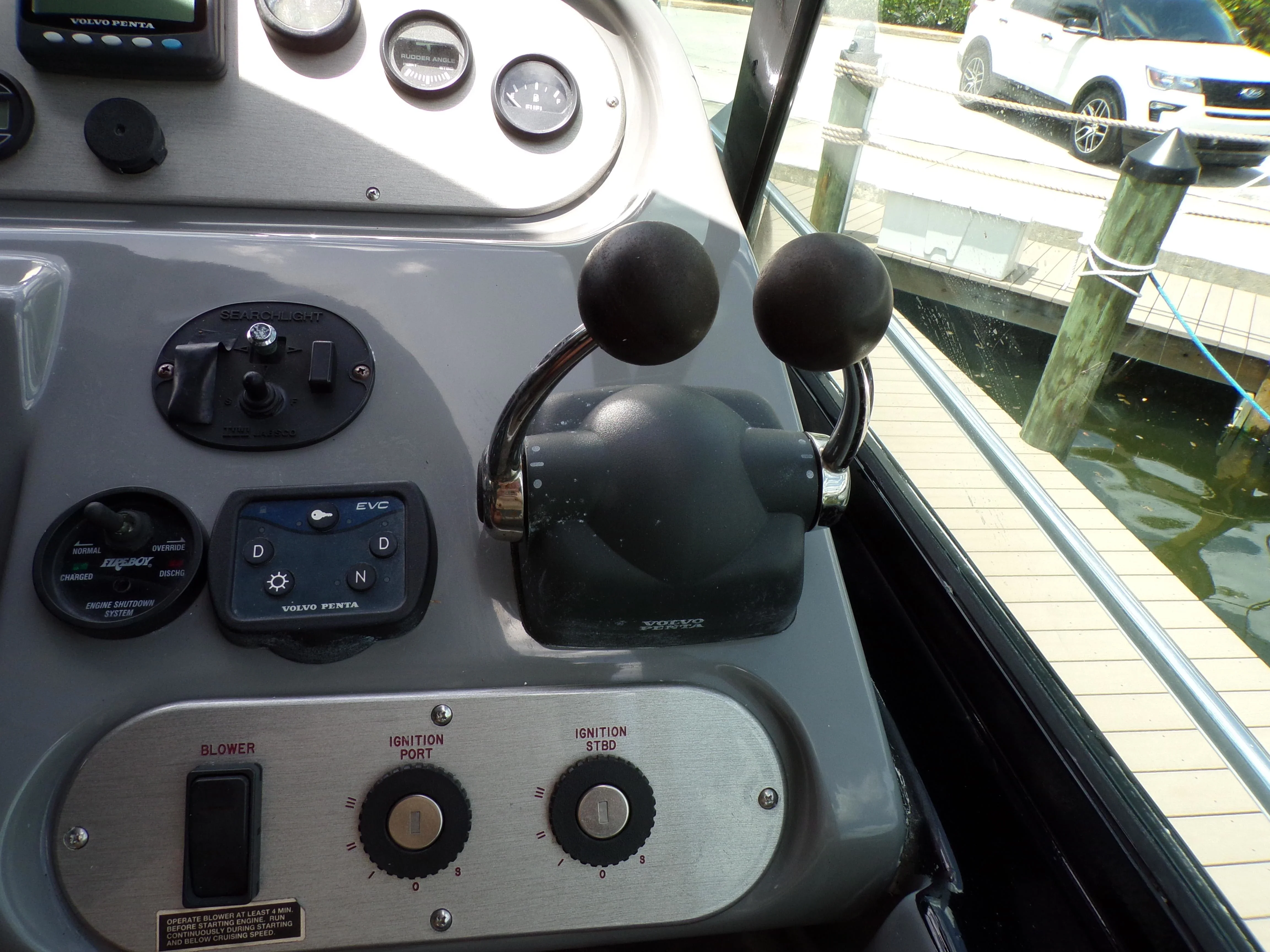 2005 Cruisers Yachts 370 EXPRESS Image Thumbnail #23