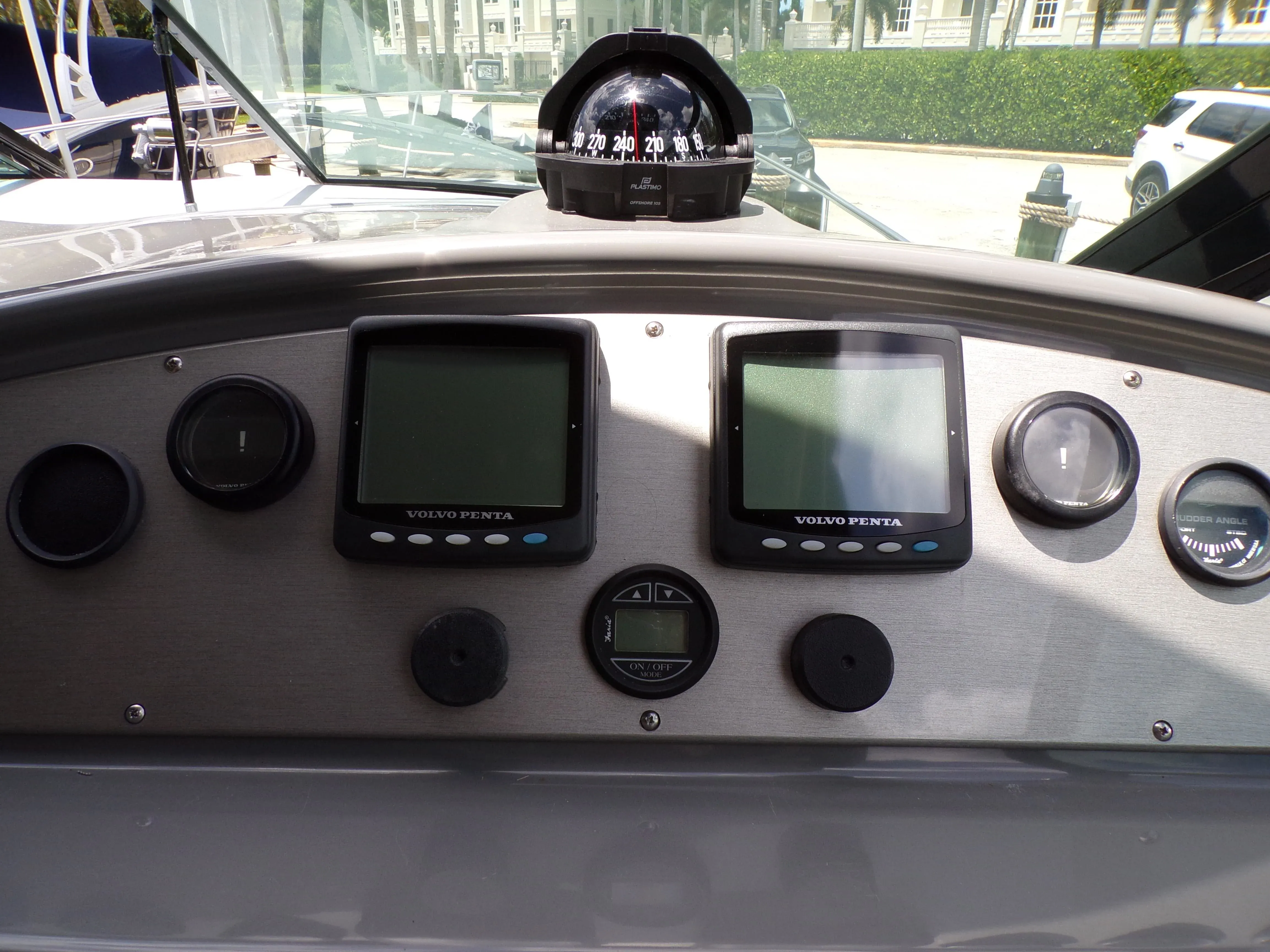 2005 Cruisers Yachts 370 EXPRESS Image Thumbnail #19