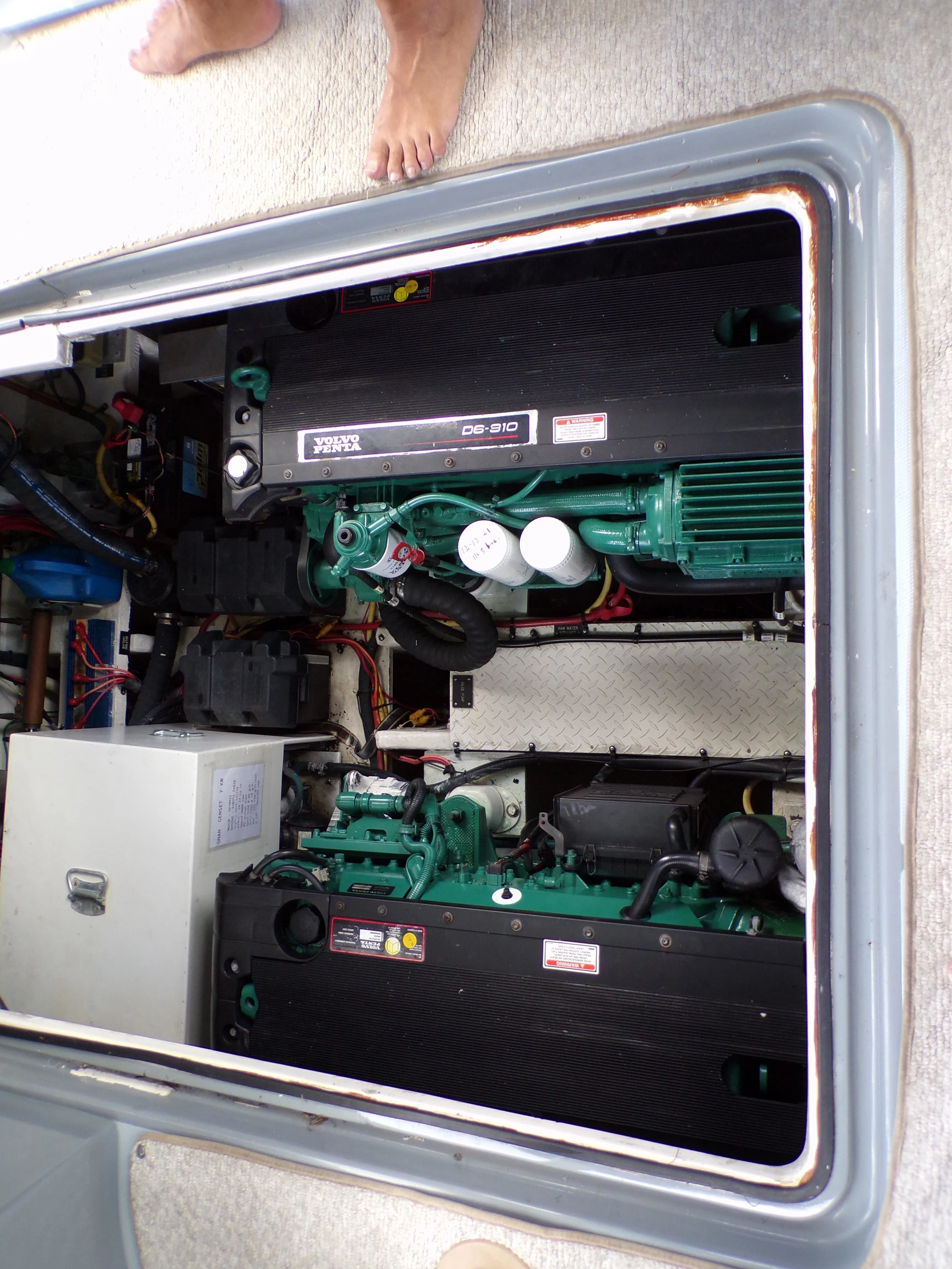 2005 Cruisers Yachts 370 EXPRESS Image Thumbnail #51