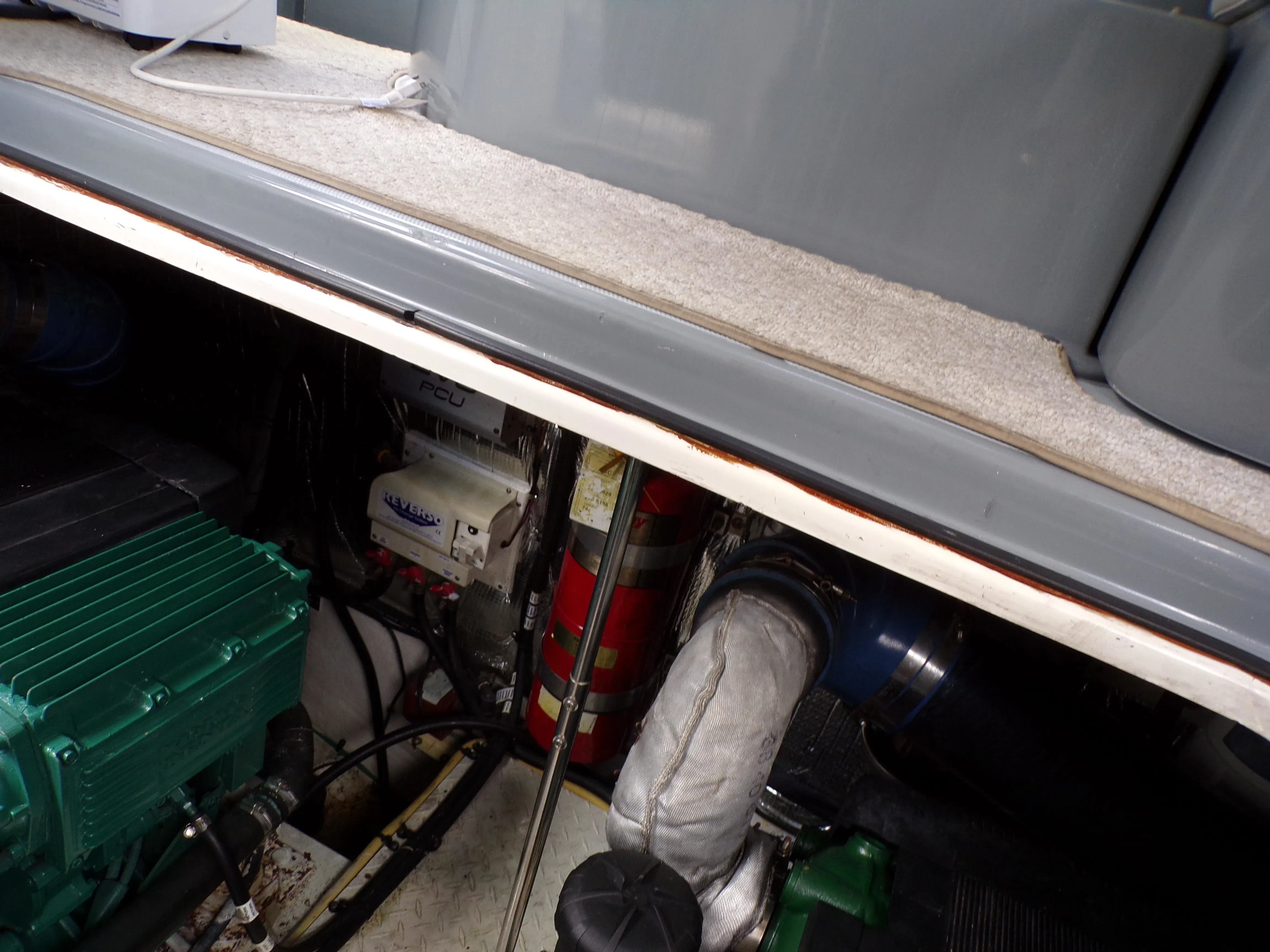 2005 Cruisers Yachts 370 EXPRESS Image Thumbnail #59