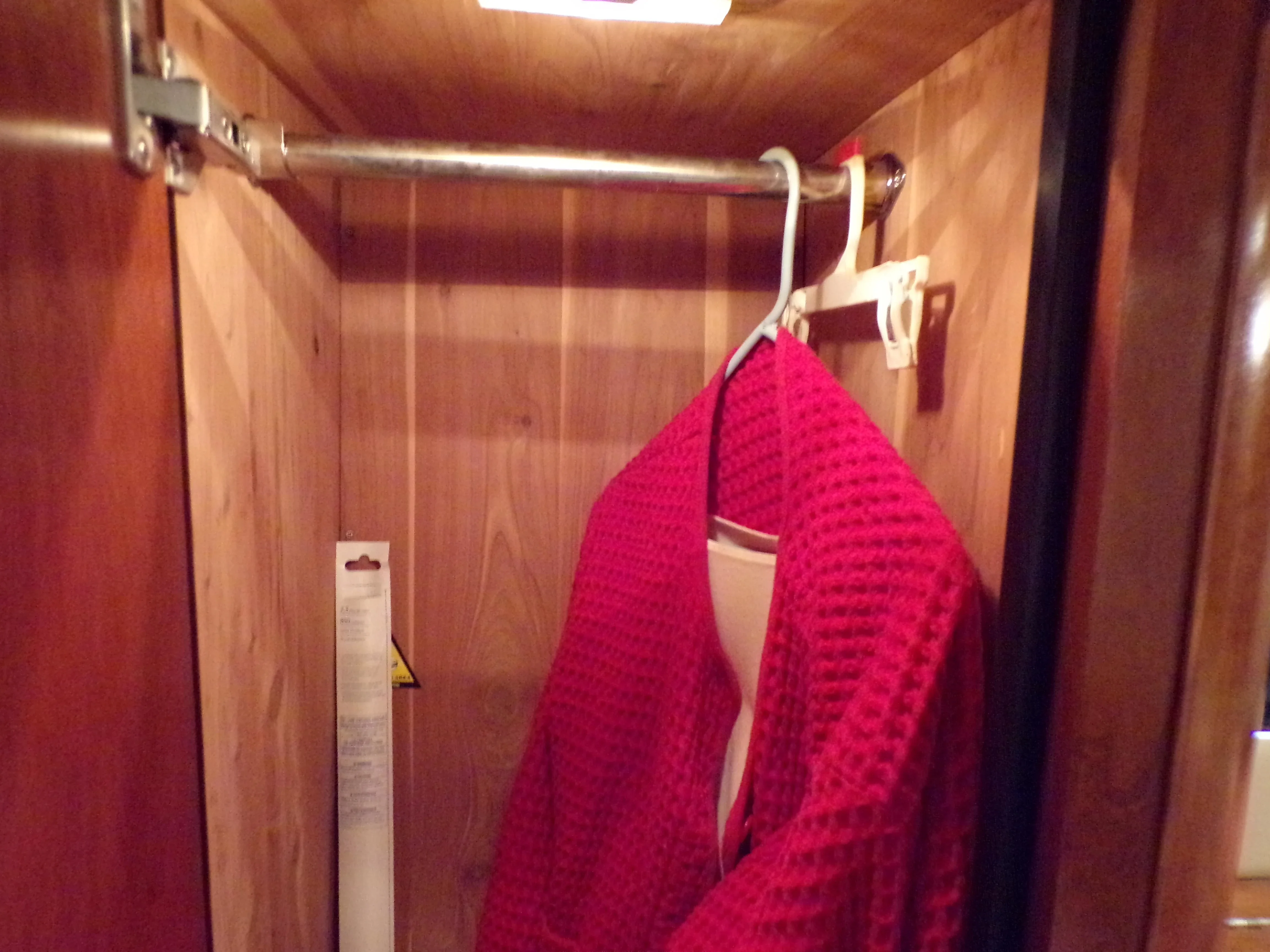 2005 Cruisers Yachts 370 EXPRESS Image Thumbnail #64