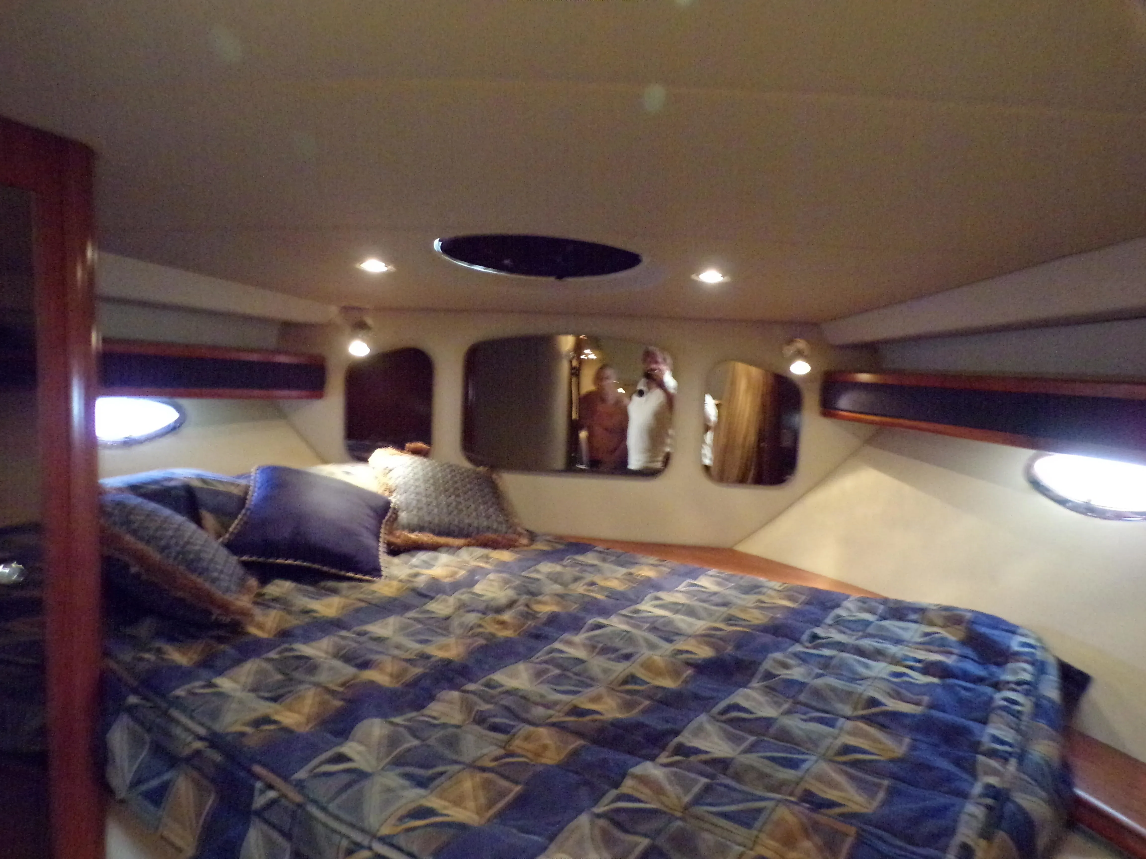 2005 Cruisers Yachts 370 EXPRESS Image Thumbnail #67