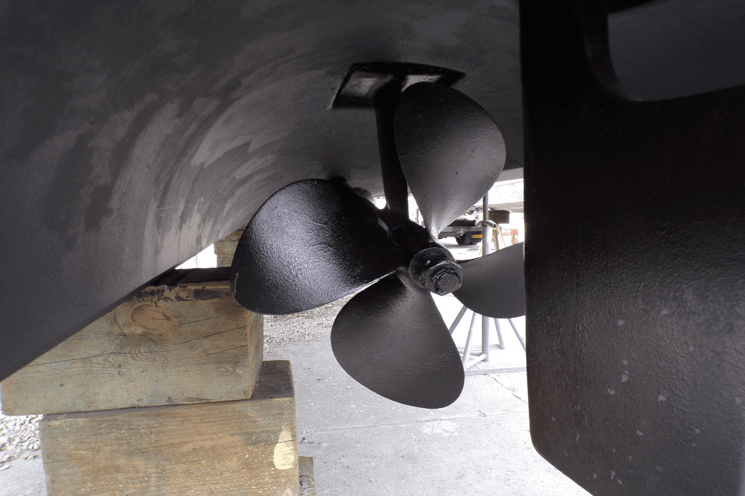 2005 Cruisers Yachts 370 EXPRESS Image Thumbnail #13