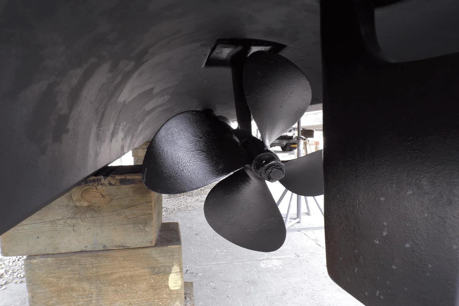 2005 Cruisers Yachts 370 EXPRESS Image Thumbnail #13