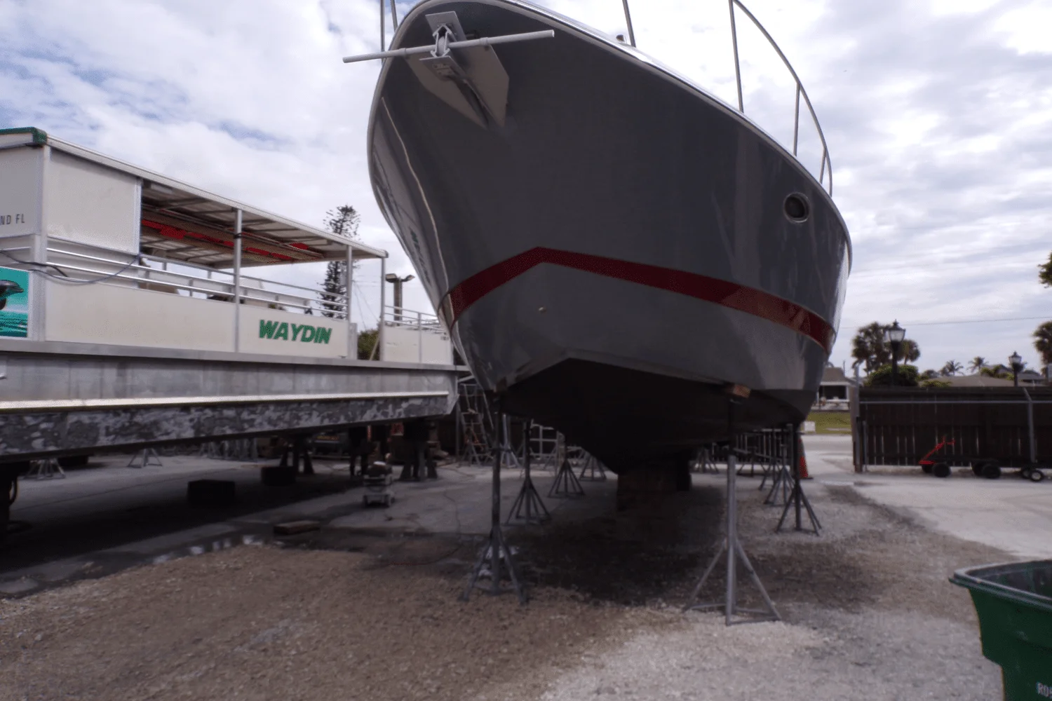 2005 Cruisers Yachts 370 EXPRESS Image Thumbnail #1