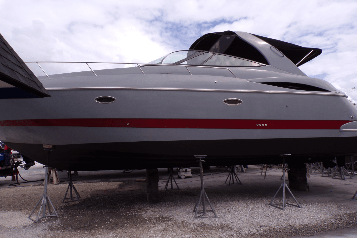 2005 Cruisers Yachts 370 EXPRESS Image Thumbnail #16