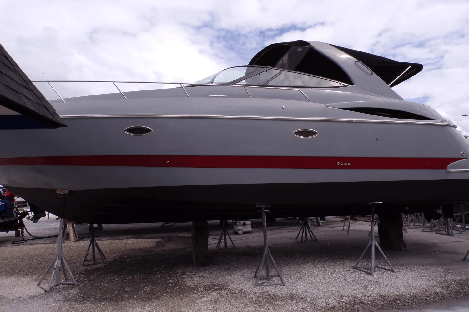 2005 Cruisers Yachts 370 EXPRESS Image Thumbnail #16