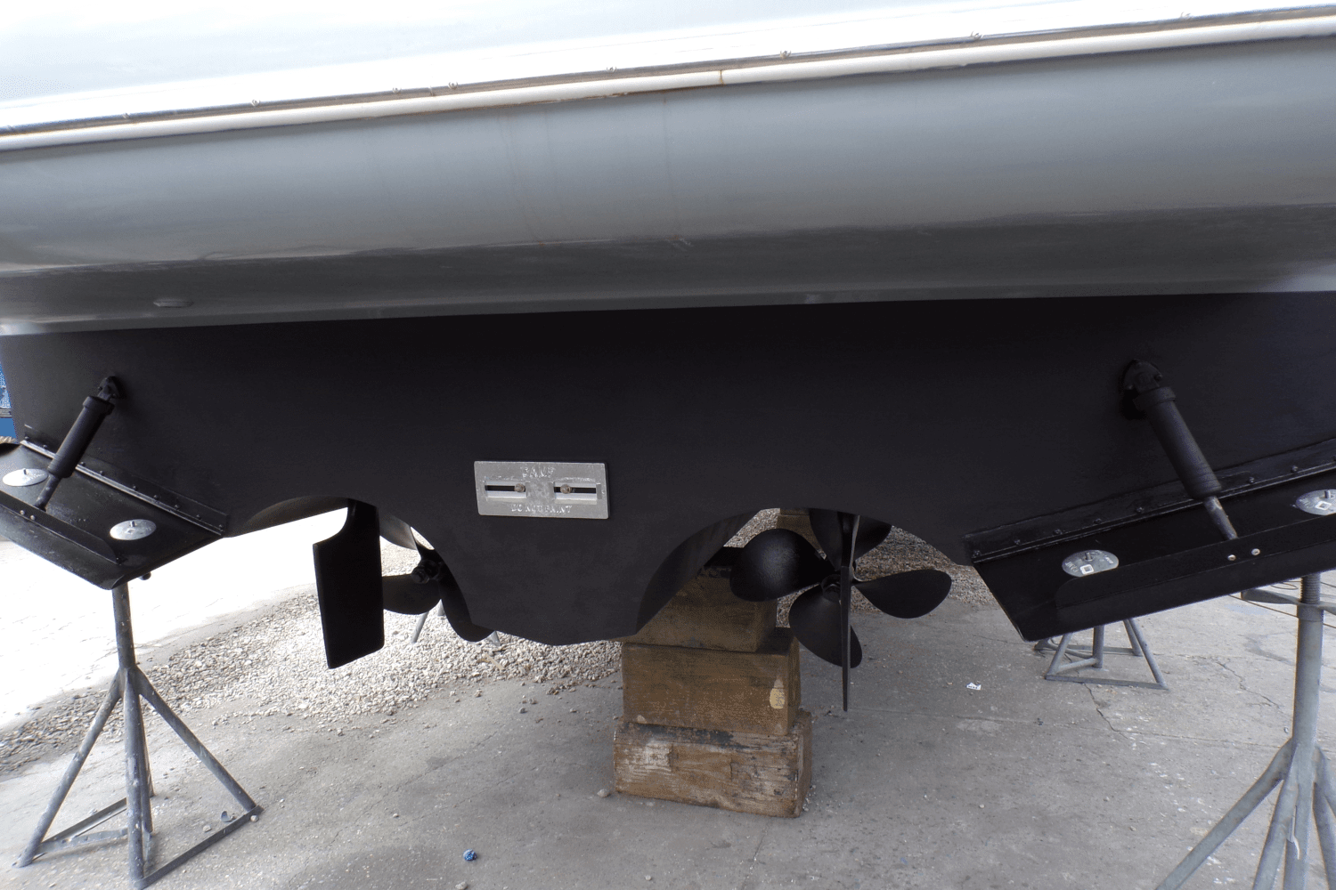 2005 Cruisers Yachts 370 EXPRESS Image Thumbnail #12