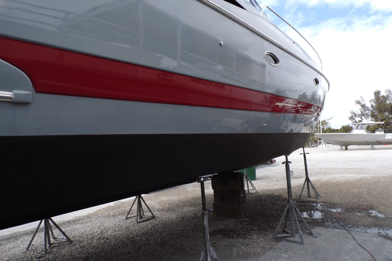 2005 Cruisers Yachts 370 EXPRESS Image Thumbnail #2