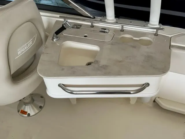 2019 Boston Whaler
                                                             230 VANTAGE Image Thumbnail #11