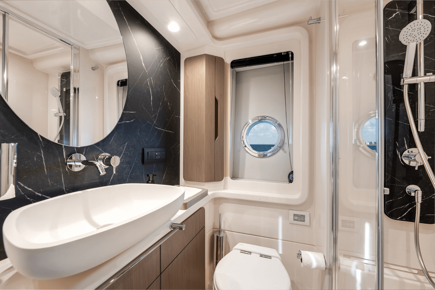 2022 Azimut
                                                             50 FLYBRIDGE Image Thumbnail #44