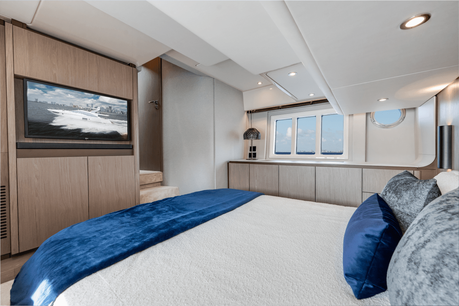 2022 Azimut
                                                             50 FLYBRIDGE Image Thumbnail #41