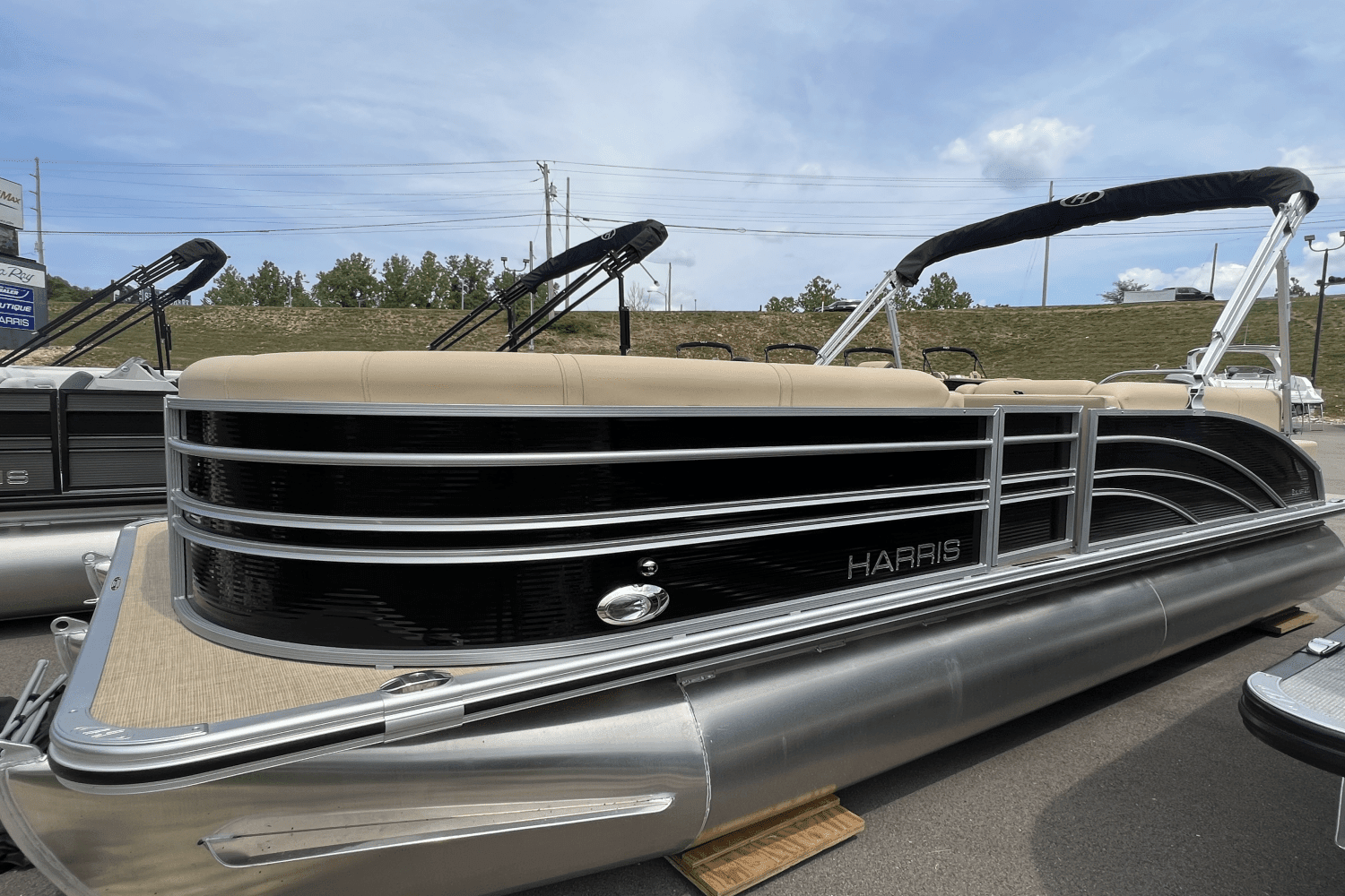 Sunliner 250 Tritoon  Harris Pontoon Boats