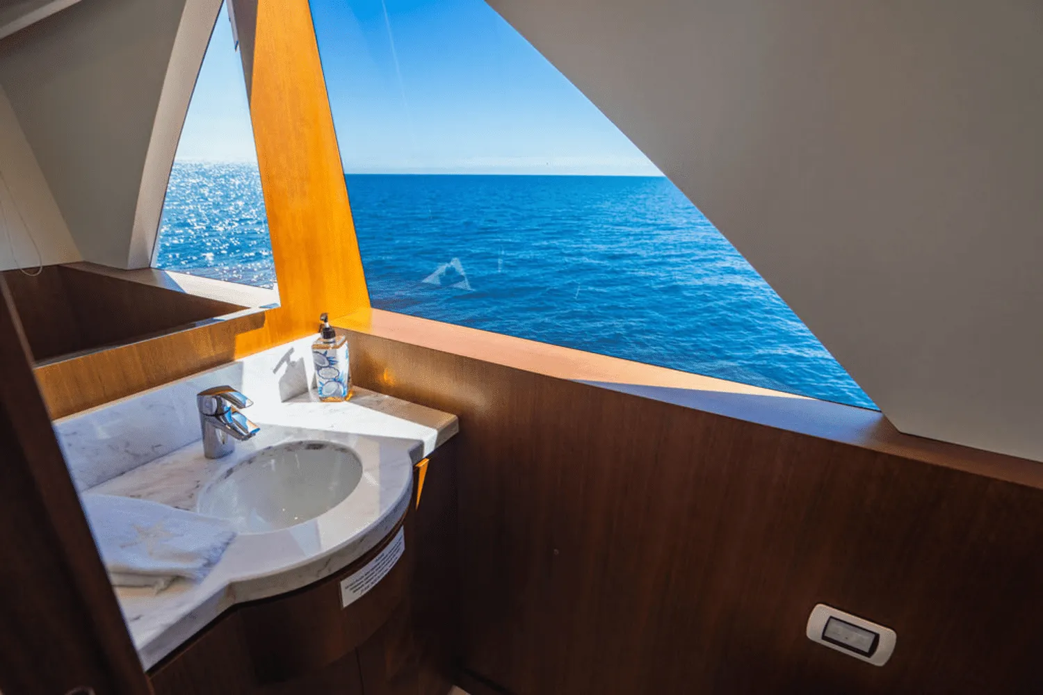 2018 Ocean Alexander 100 Image Thumbnail #19