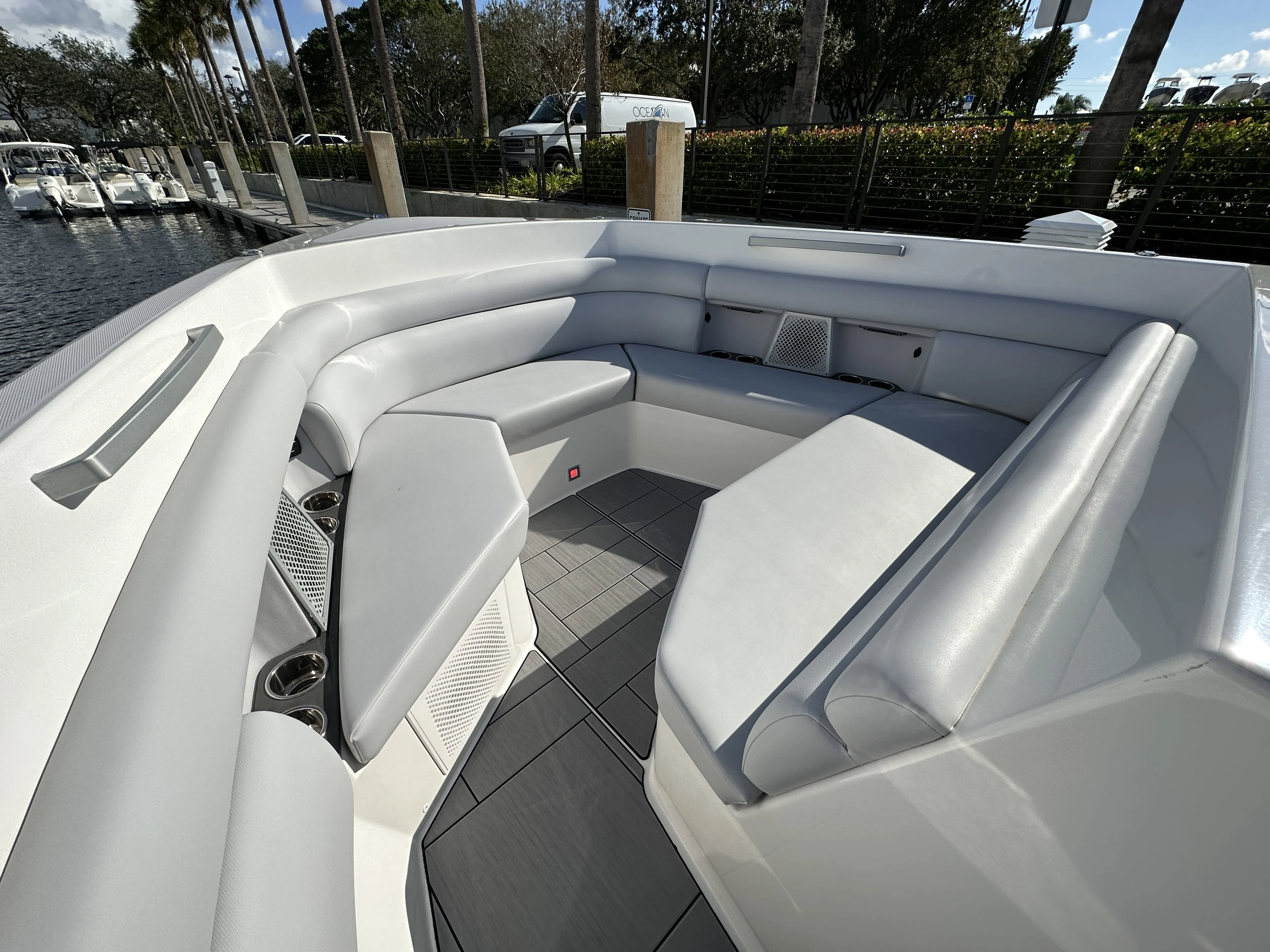 2023 Aviara
                                                             AV40 Outboard Image Thumbnail #15