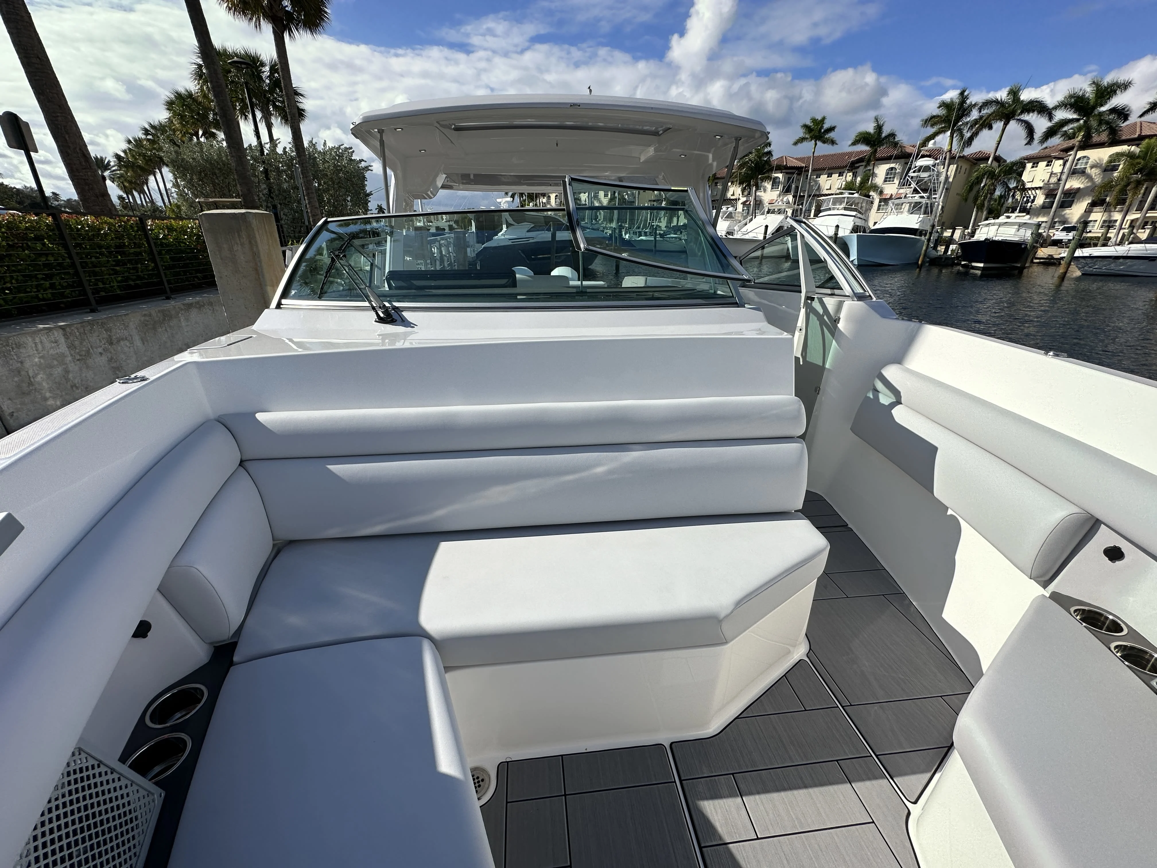 2023 Aviara
                                                             AV40 Outboard Image Thumbnail #14