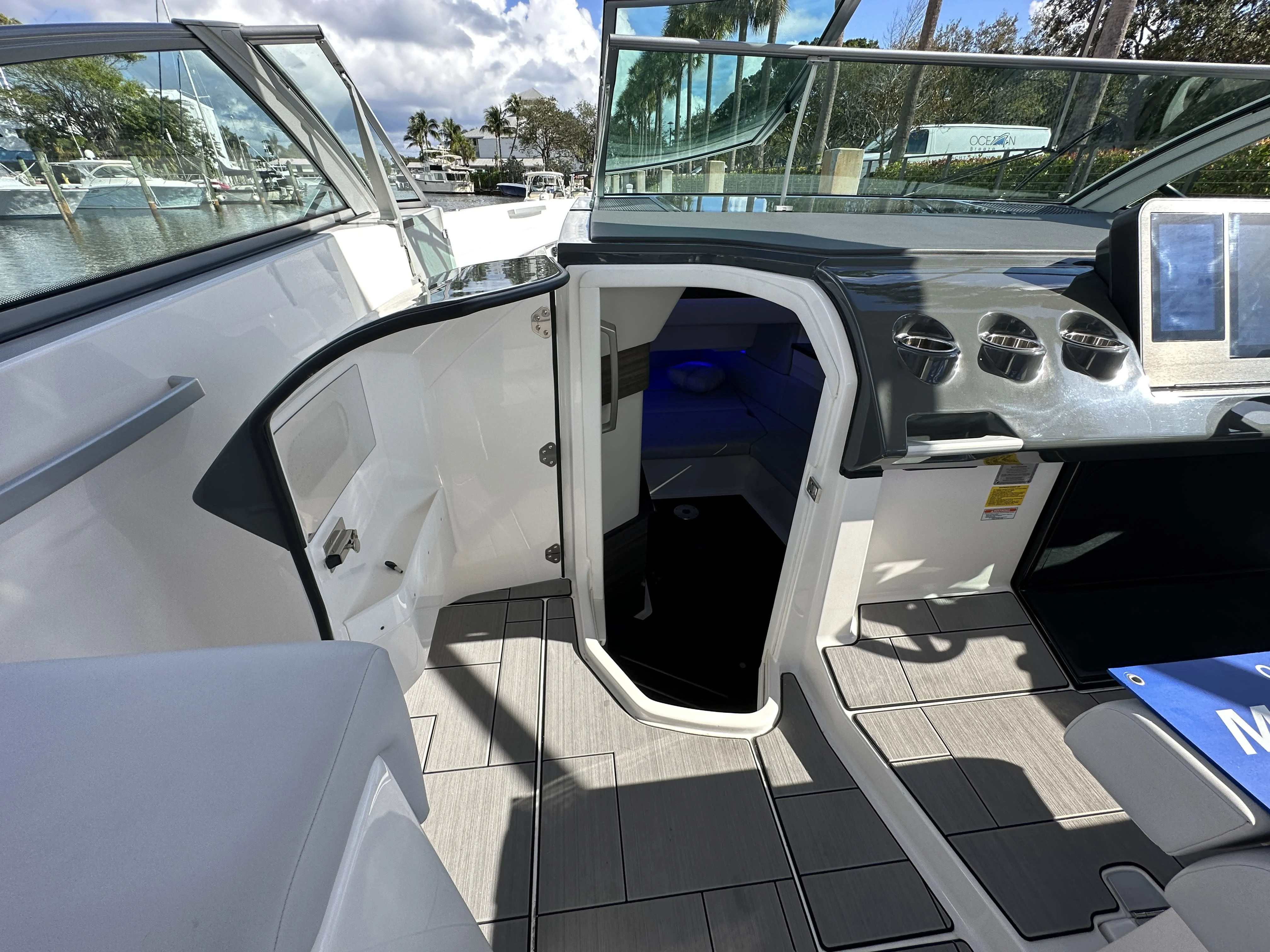 2023 Aviara
                                                             AV40 Outboard Image Thumbnail #16