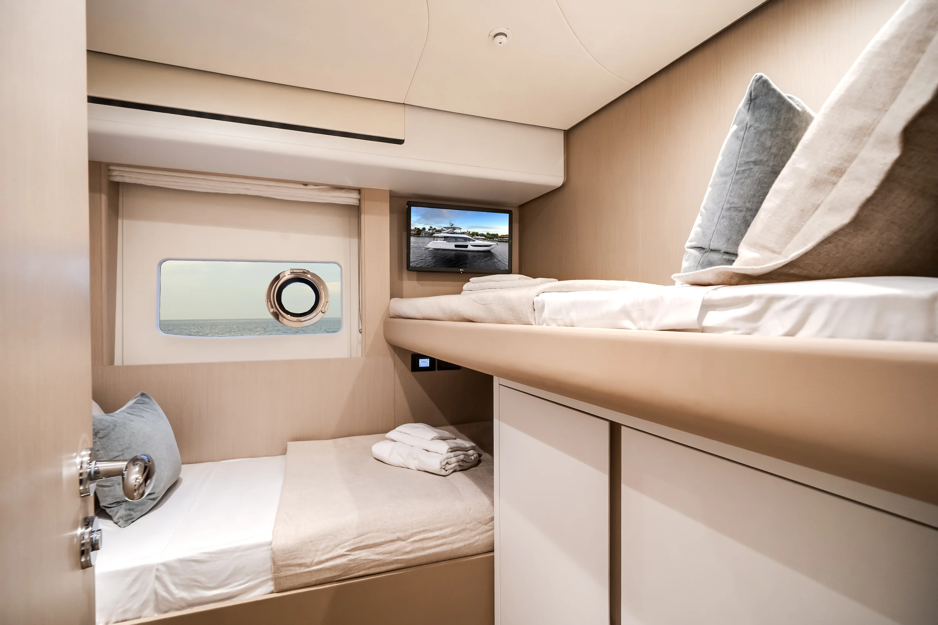 2025 Azimut Fly 68 Image Thumbnail #22