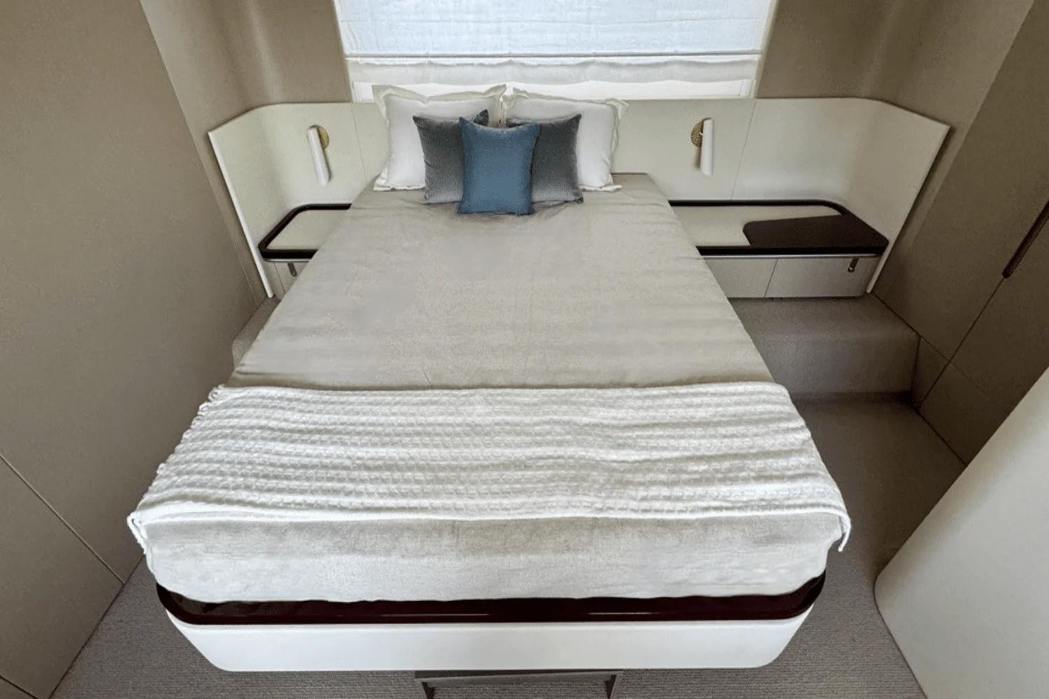 2025 Azimut Fly 68 Image Thumbnail #39