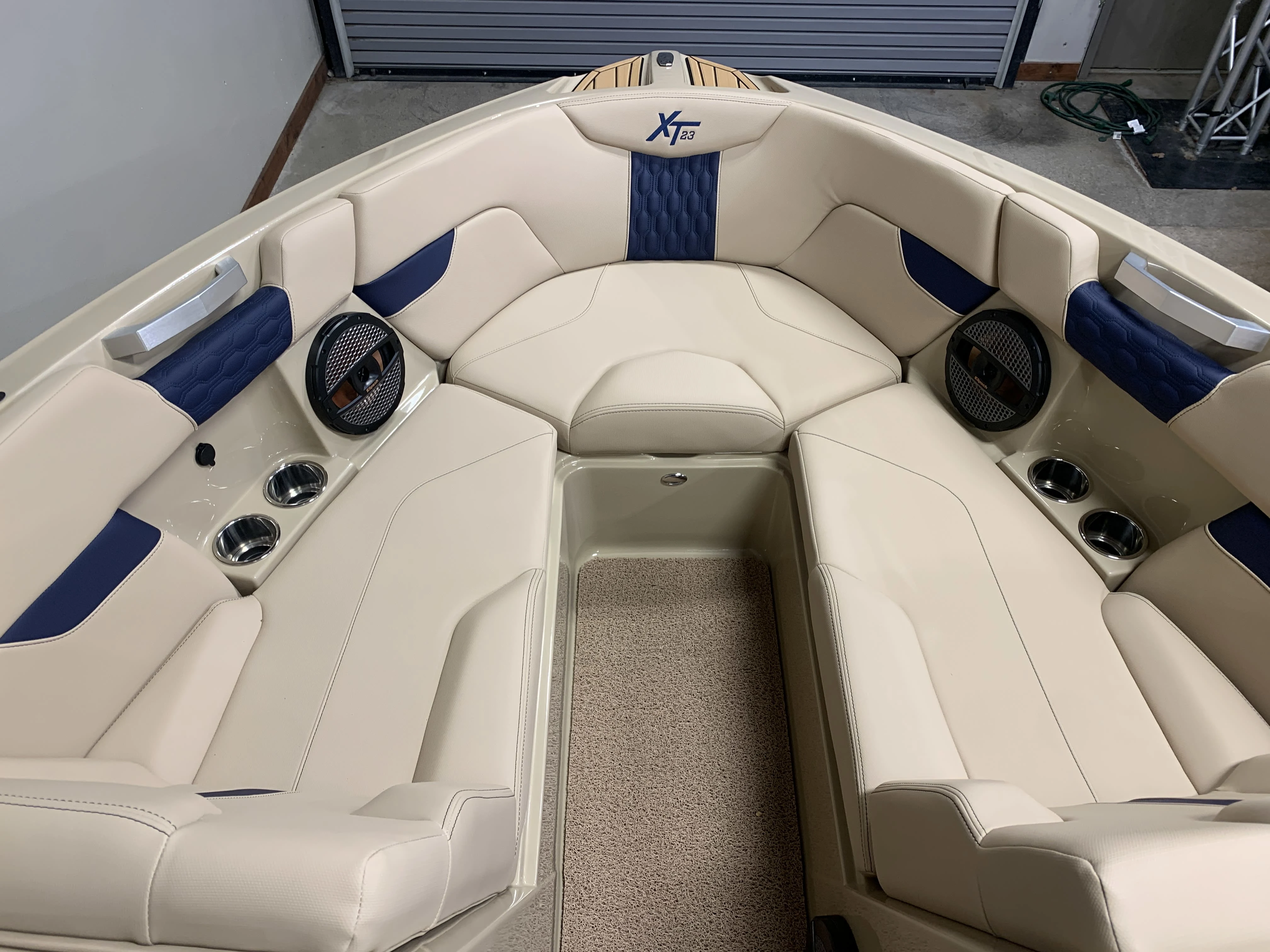 2023 Mastercraft XT23 Image Thumbnail #12