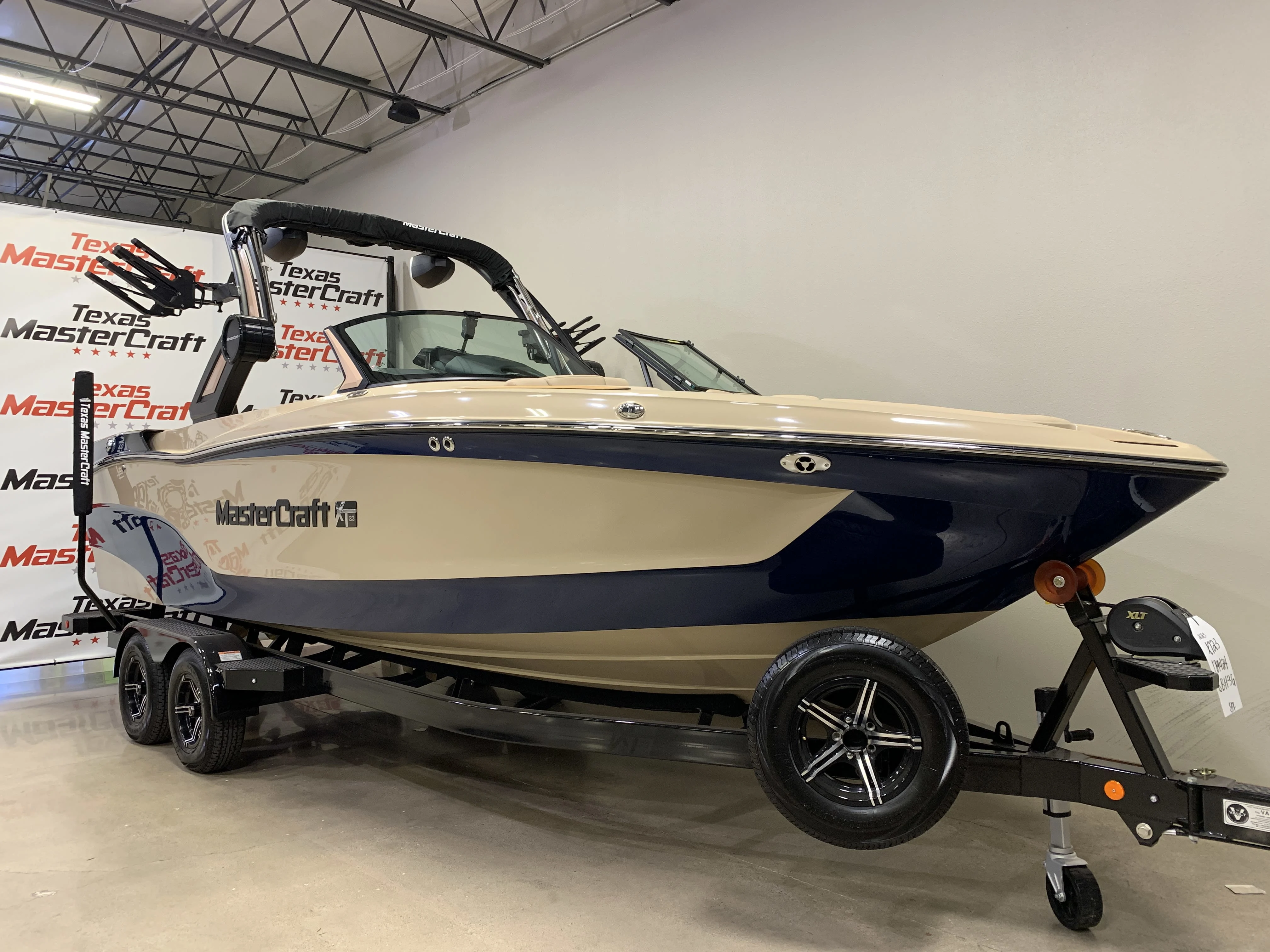 2023 Mastercraft XT23 Image Thumbnail #1