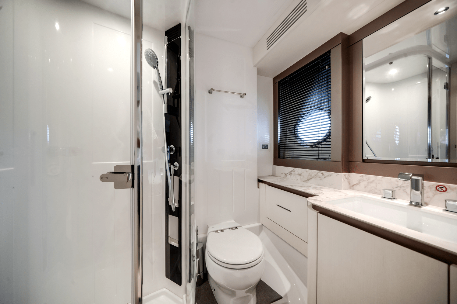 2024 Azimut
                                                             Magellano 66 Image Thumbnail #44