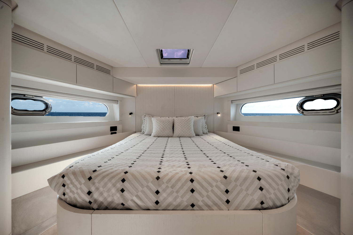 2024 Azimut
                                                             Magellano 66 Image Thumbnail #38