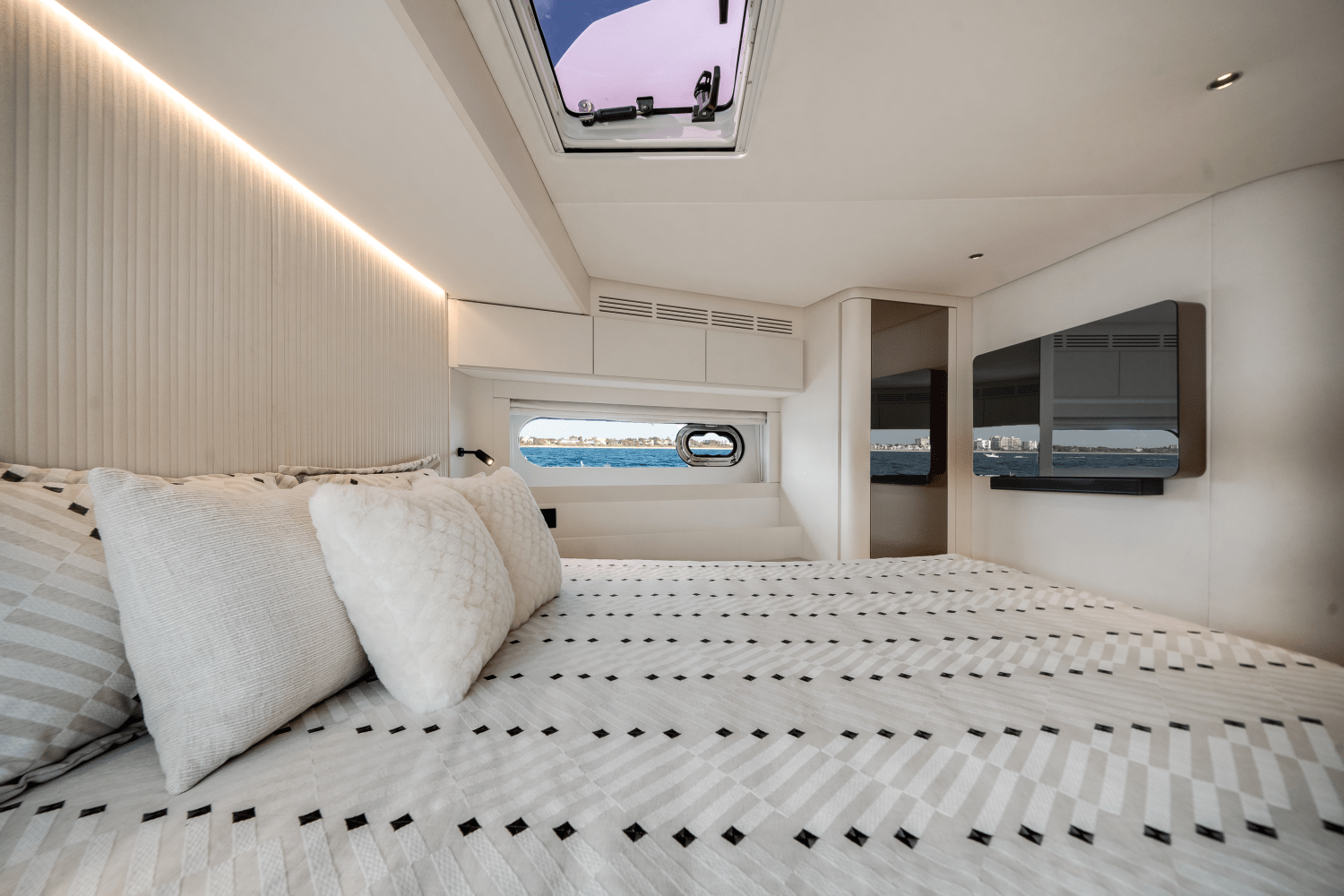 2024 Azimut
                                                             Magellano 66 Image Thumbnail #39