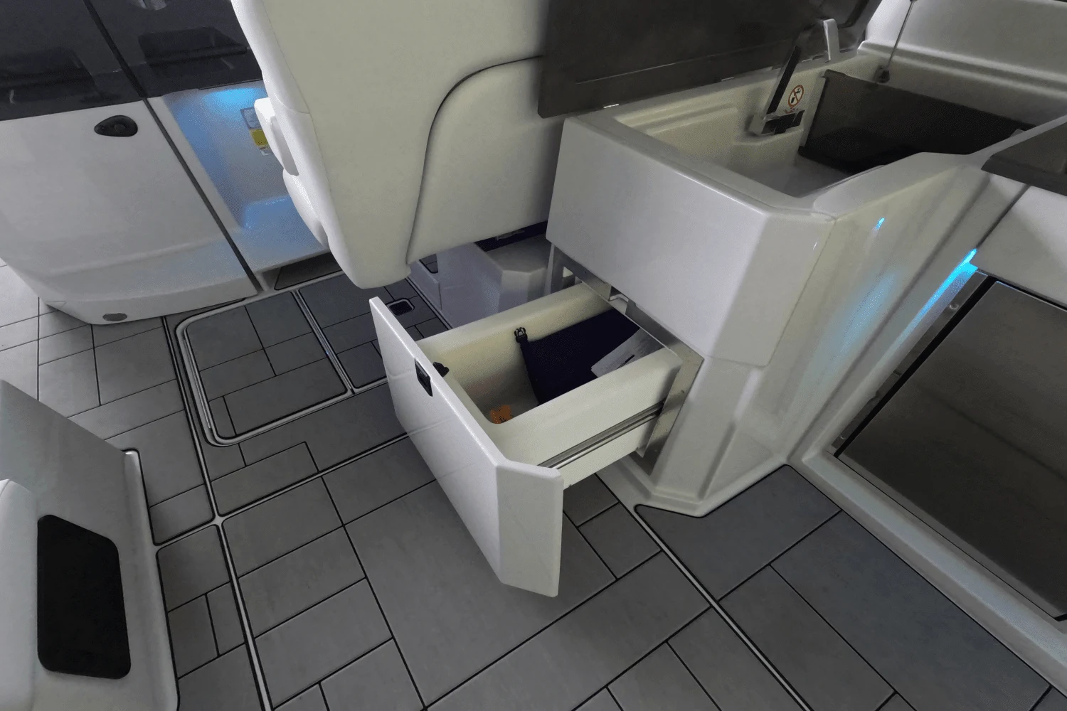 2023 Aviara
                                                             AV36 Outboard Image Thumbnail #22