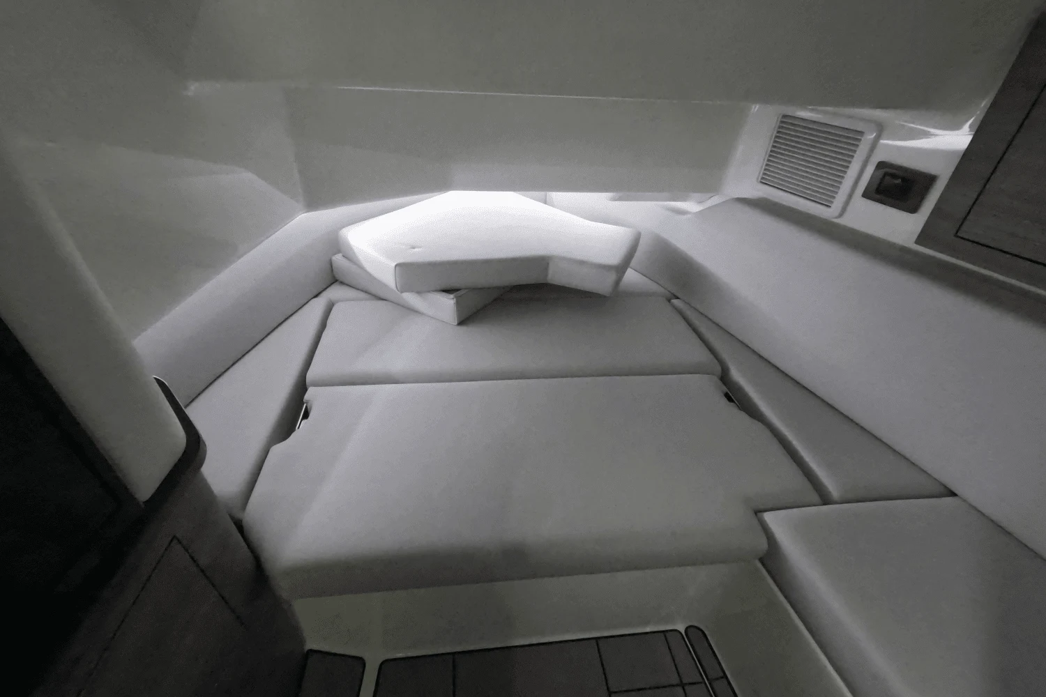 2023 Aviara
                                                             AV36 Outboard Image Thumbnail #30
