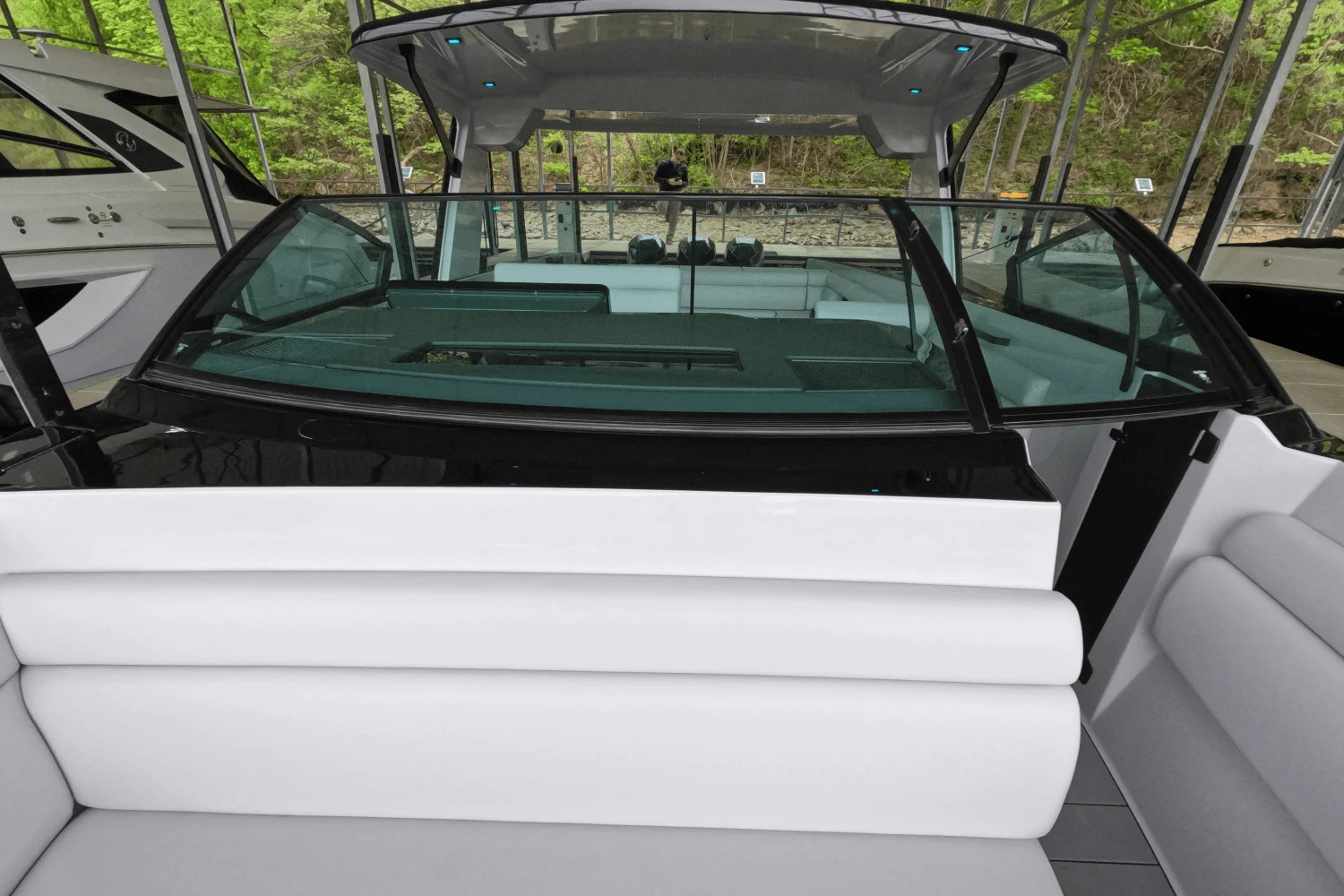 2023 Aviara
                                                             AV36 Outboard Image Thumbnail #29