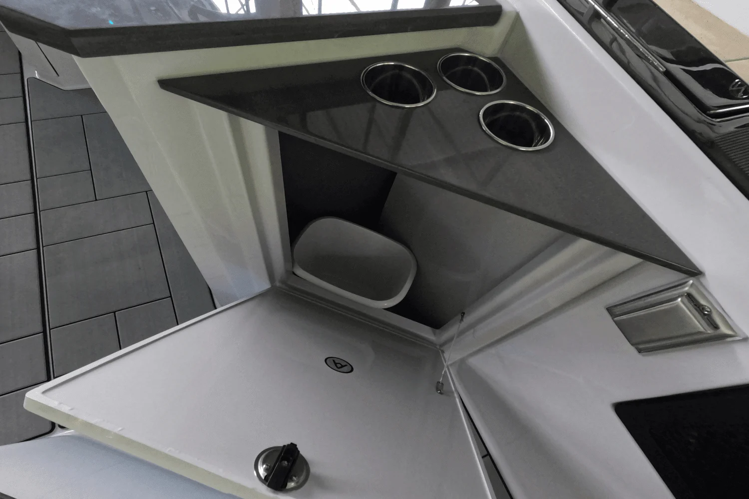 2023 Aviara
                                                             AV36 Outboard Image Thumbnail #35